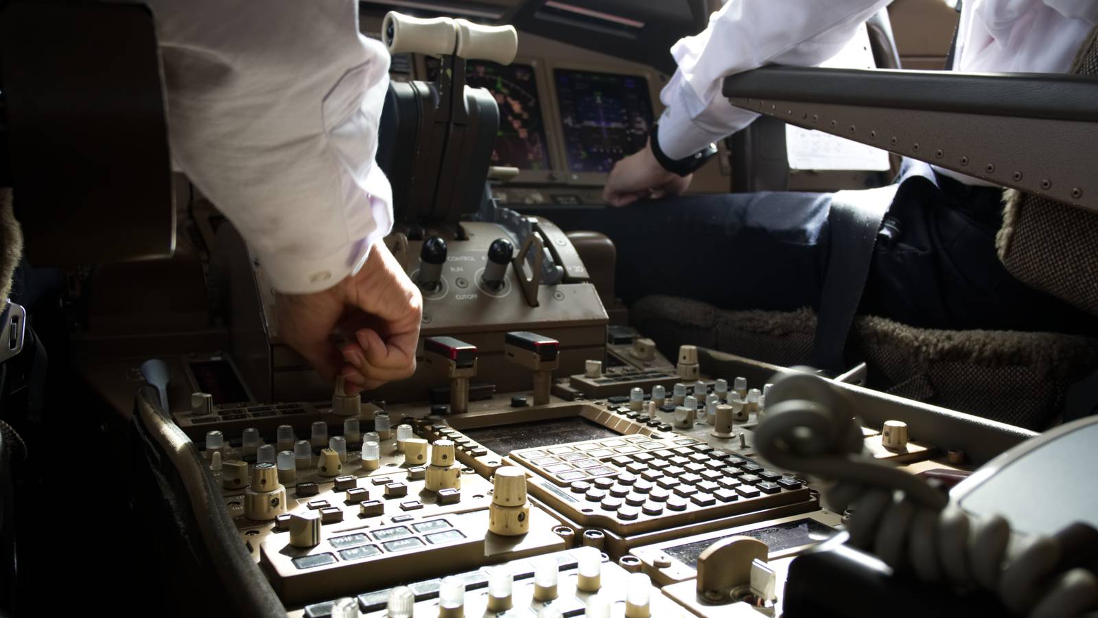 A Pilot's Guide to Aircraft Communication Systems