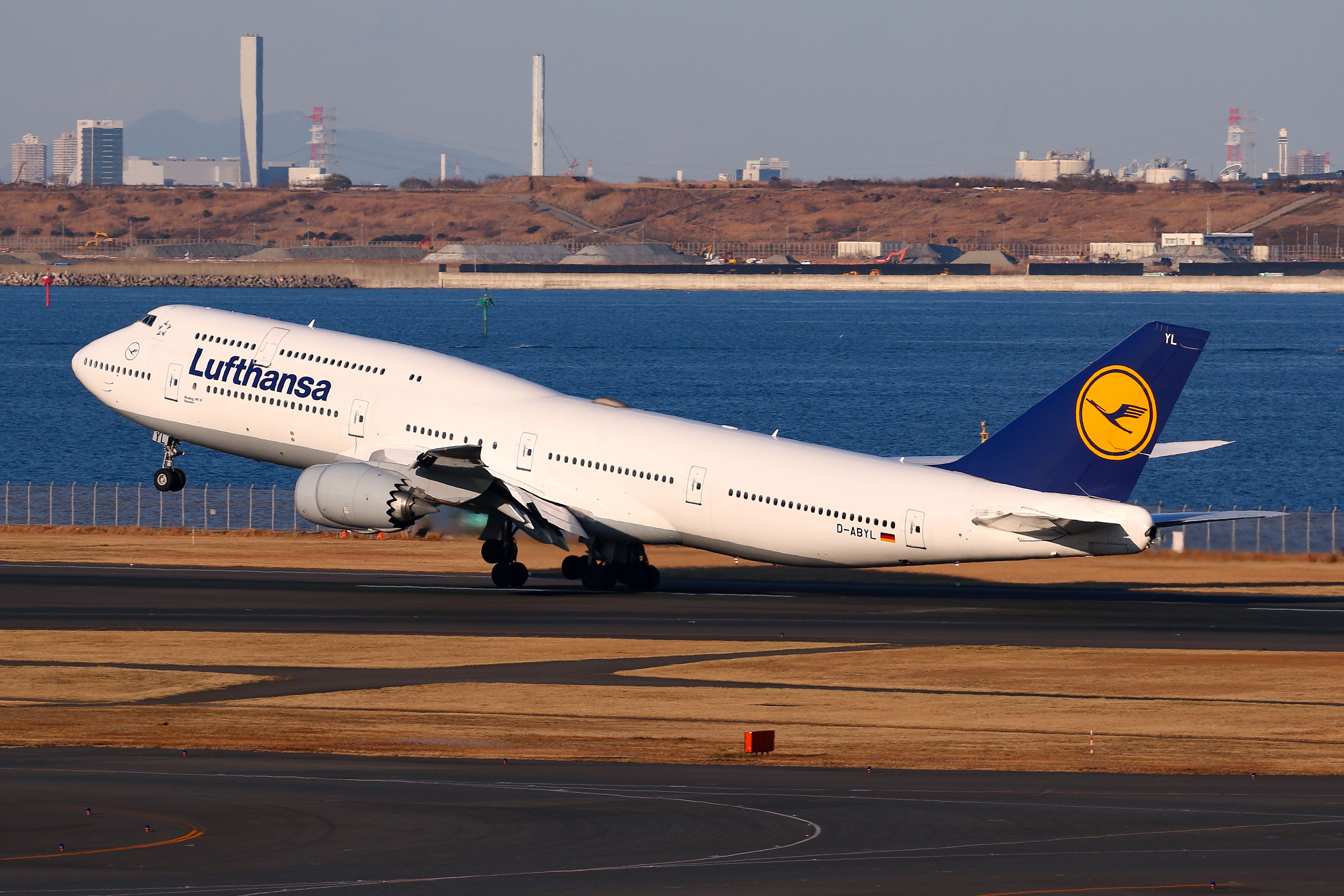 Lufthansa Boeing 747 Diverts Twice: 13-Hour Flight Takes Around 21