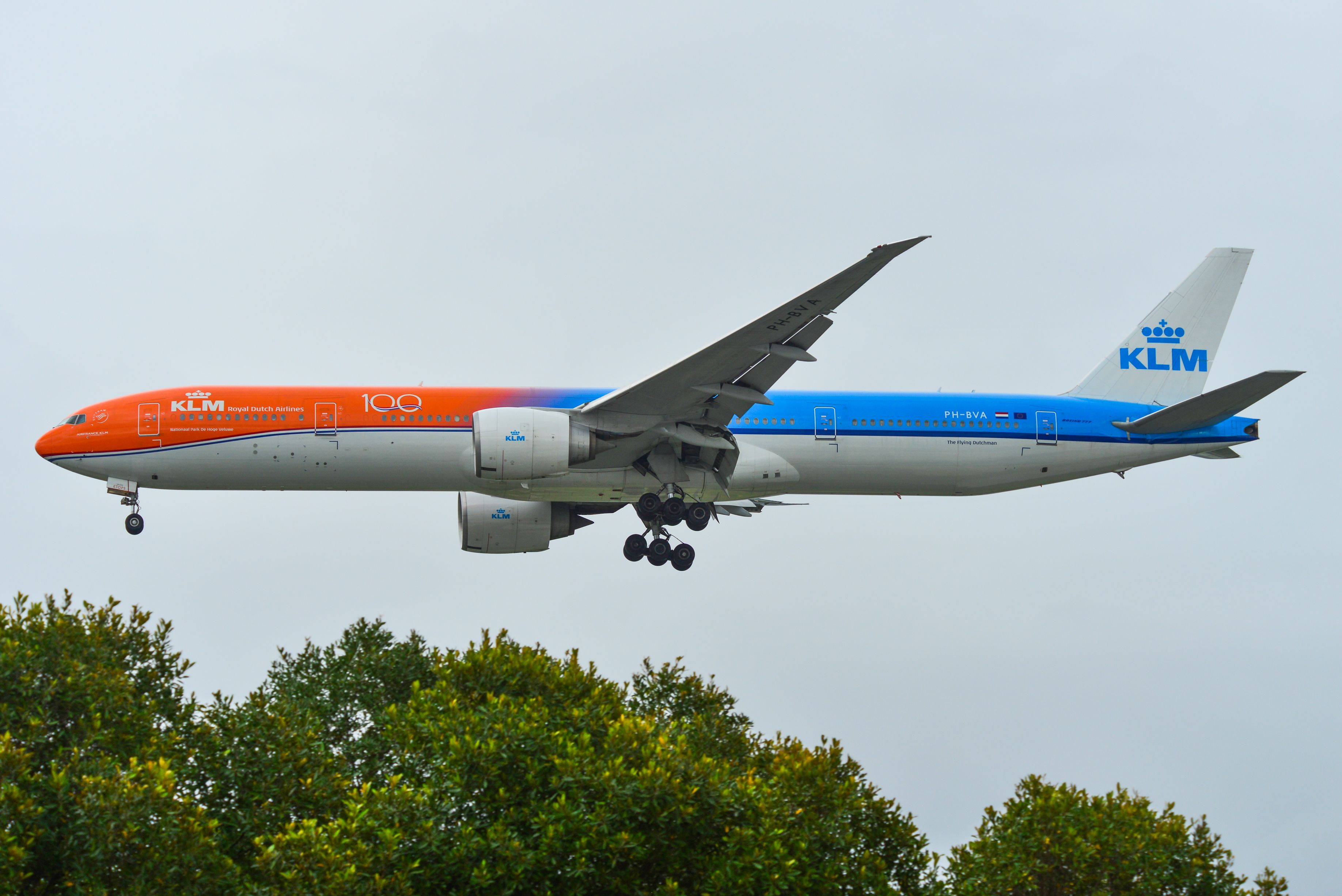 KLM Reveals Stunning New Business Class Seat For Boeing 777