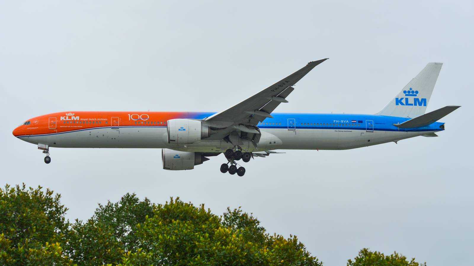 KLM Reveals Stunning New Business Class Seat For Boeing 777