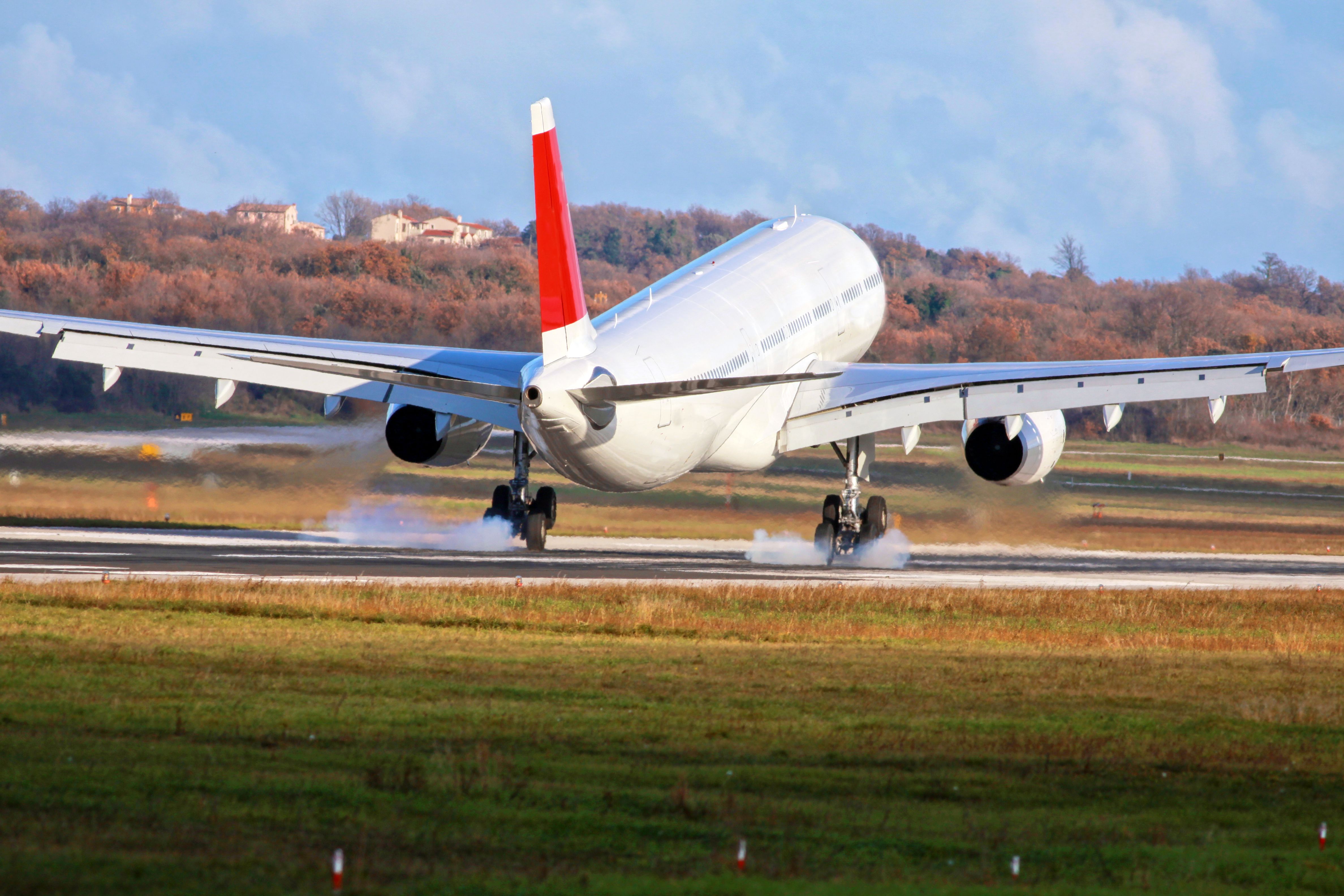 Which Meteorological Instruments Do Airports Have At Their Disposal?