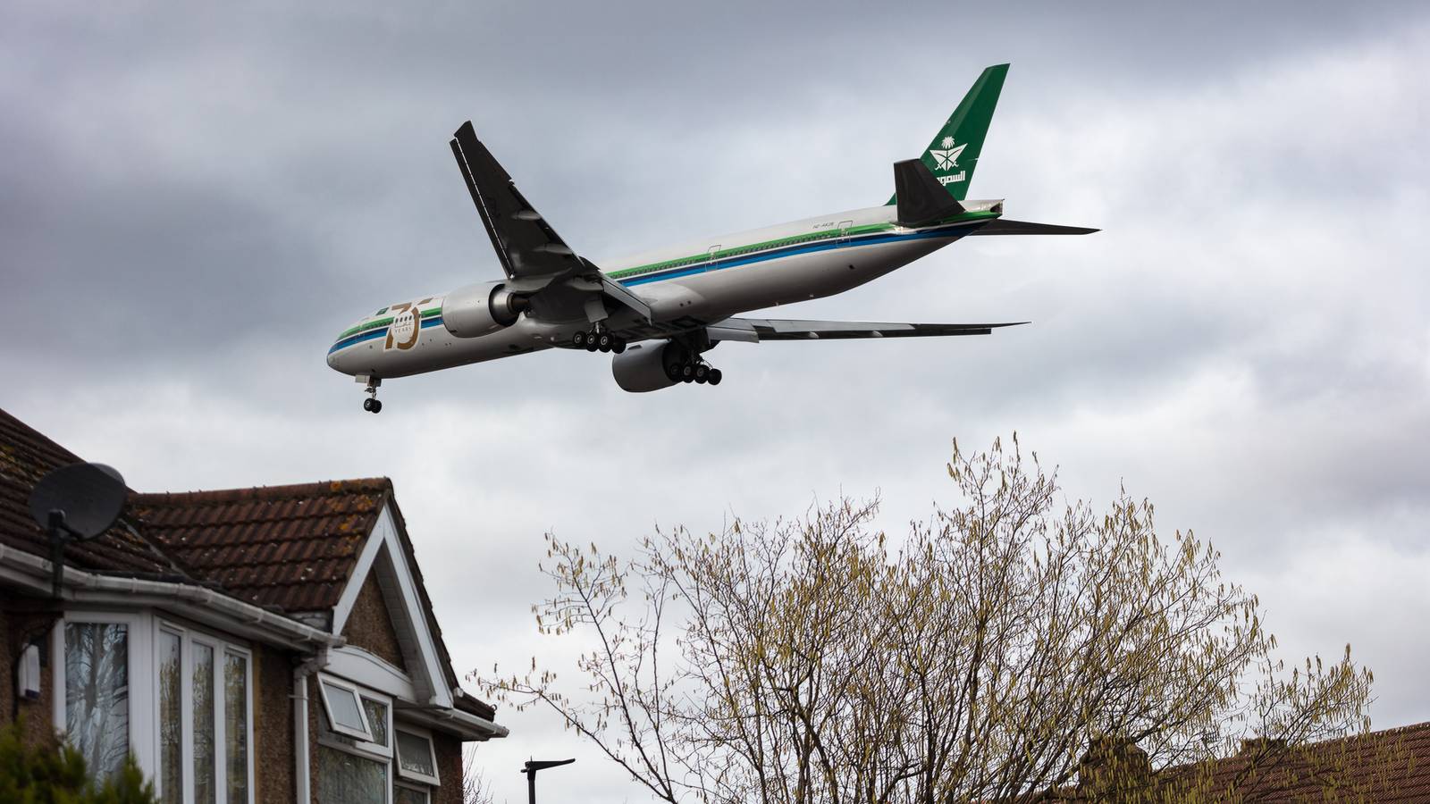 How Do Airports Address Noise Management?