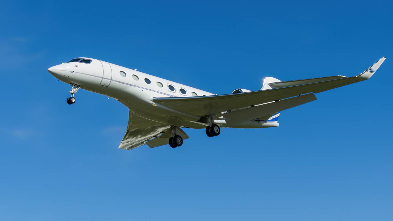 Private Jet Etiquette: Dos and Don'ts For A Smooth Experience