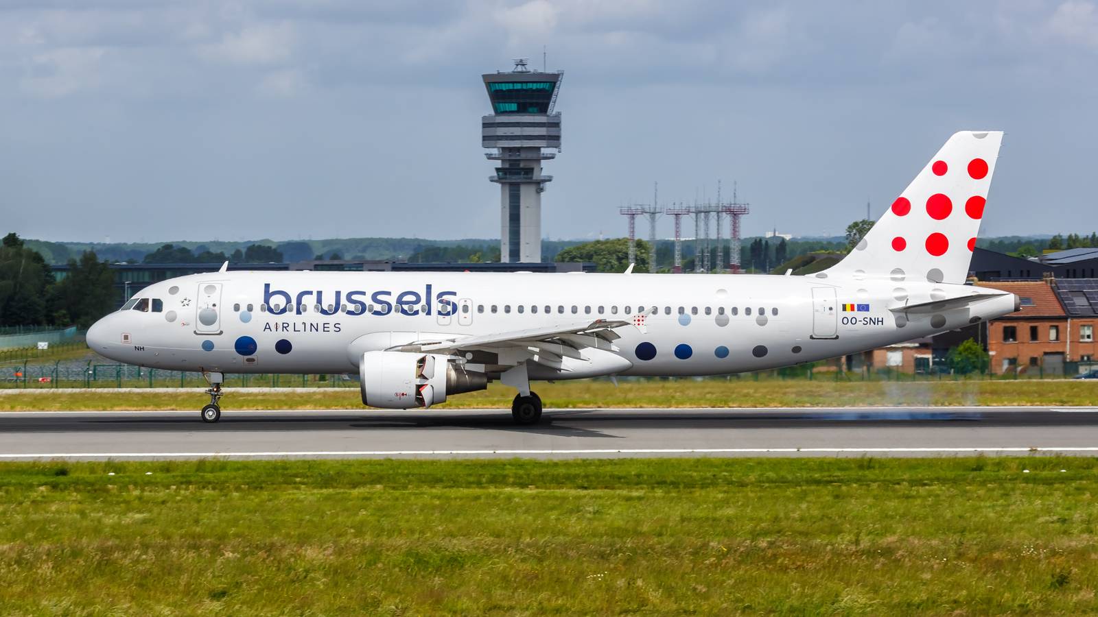 Brussels Airlines Airbus A320 Tire Bursts At Vilnius, Impacting 24 Flights