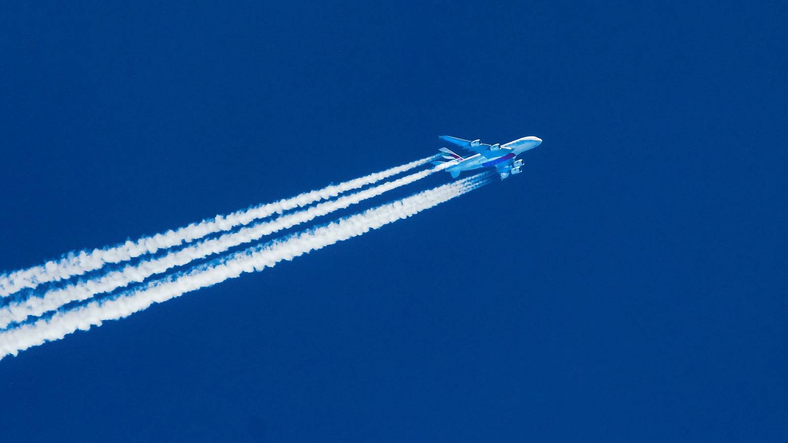 How High Can Commercial Passenger Planes Fly?