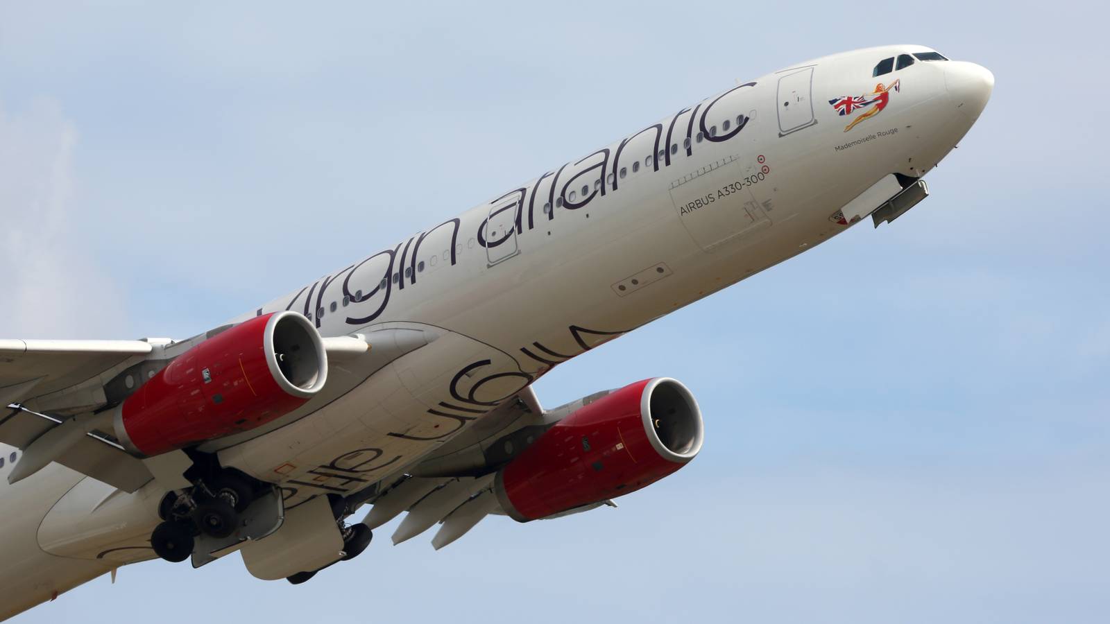 8 Of The Best Airlines For Free Inflight Snacks