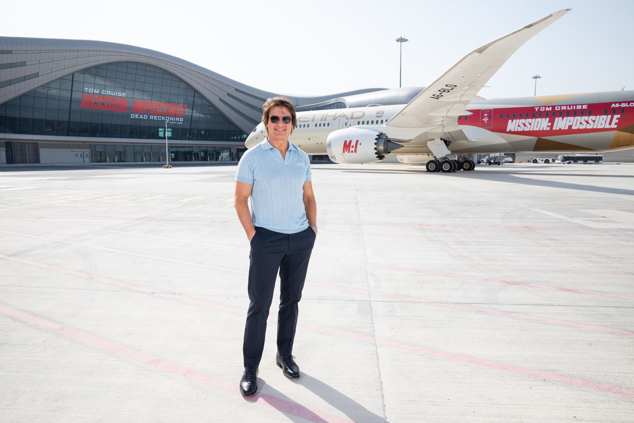 Tom Cruise Flies Into Abu Dhabi Midfield To Reveal Etihad Mission Impossible Livery