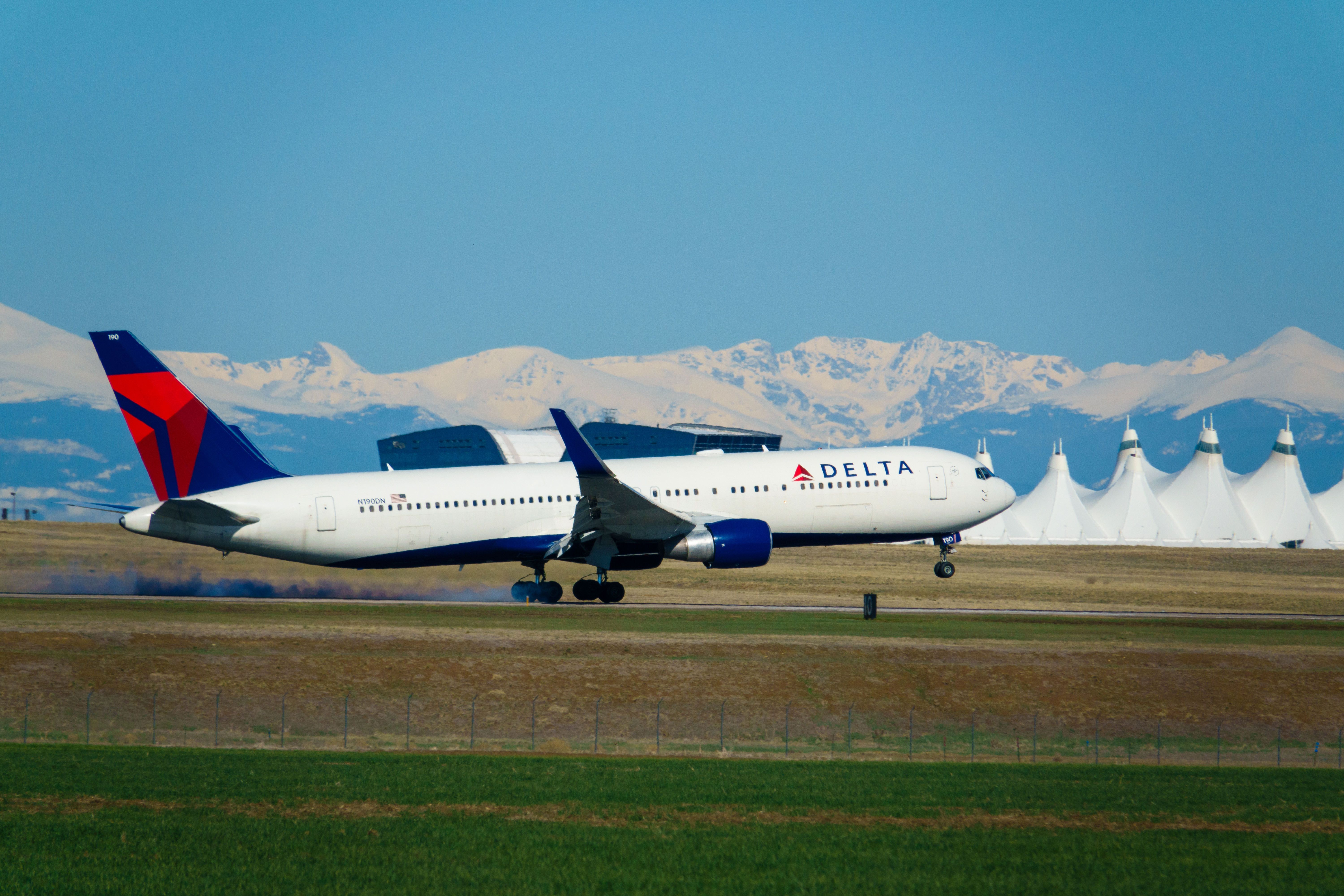 Lawsuit: Drunk Passenger Assaults Mother & Daughter On Delta Air Lines Flight