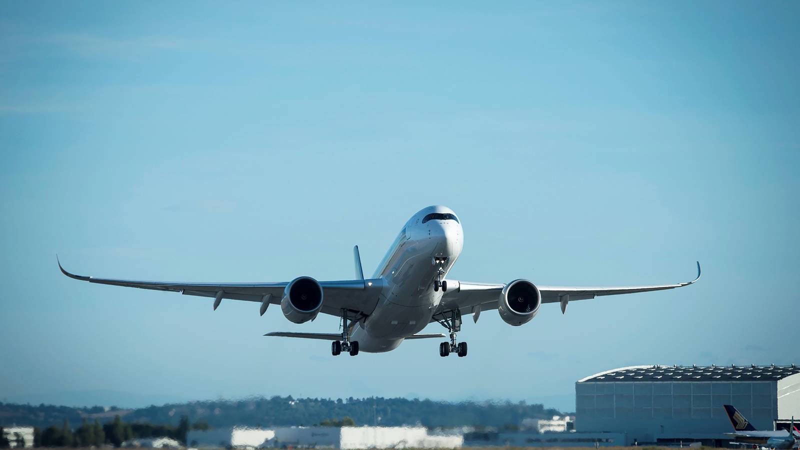 Non-Stop vs Connecting Flights: Which Itinerary Type Is Best For Long-Distance Journeys?