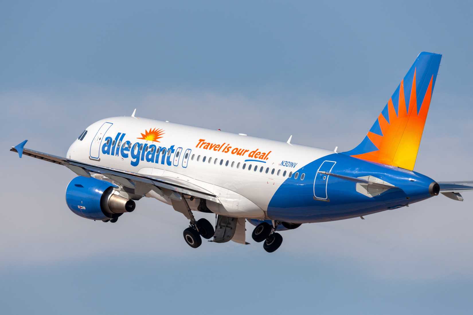 Allegiant A319 taking off