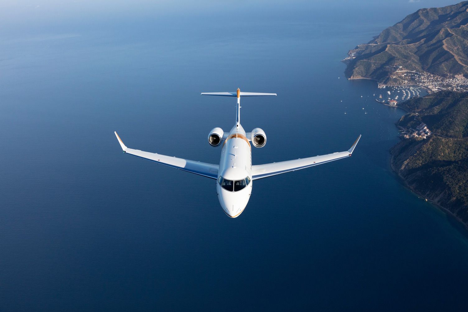 What's The Difference Between First Class & The Private Jet Experience?