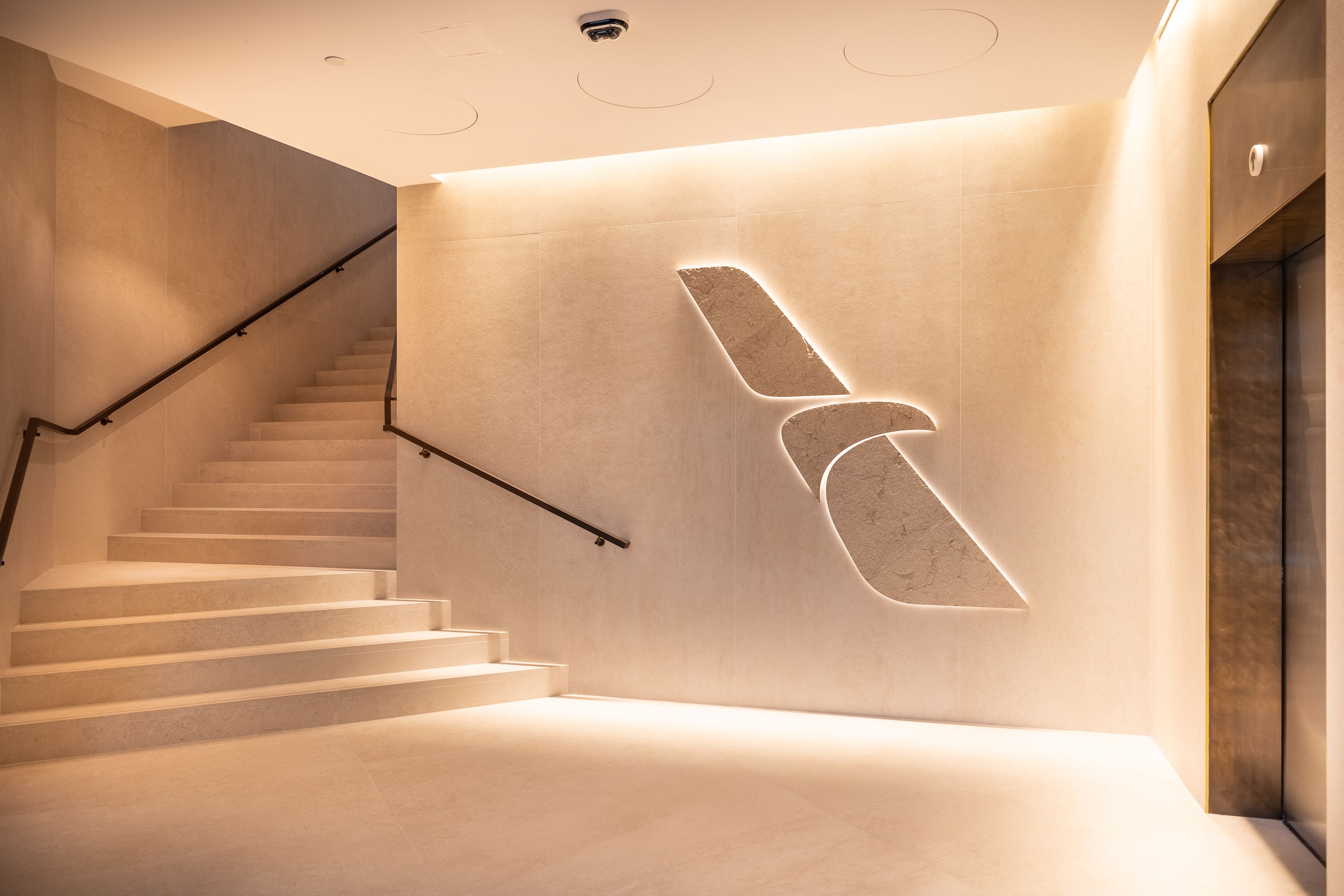 Visiting American Airlines' Admiral Club Airport Lounges Is Getting More Expensive
