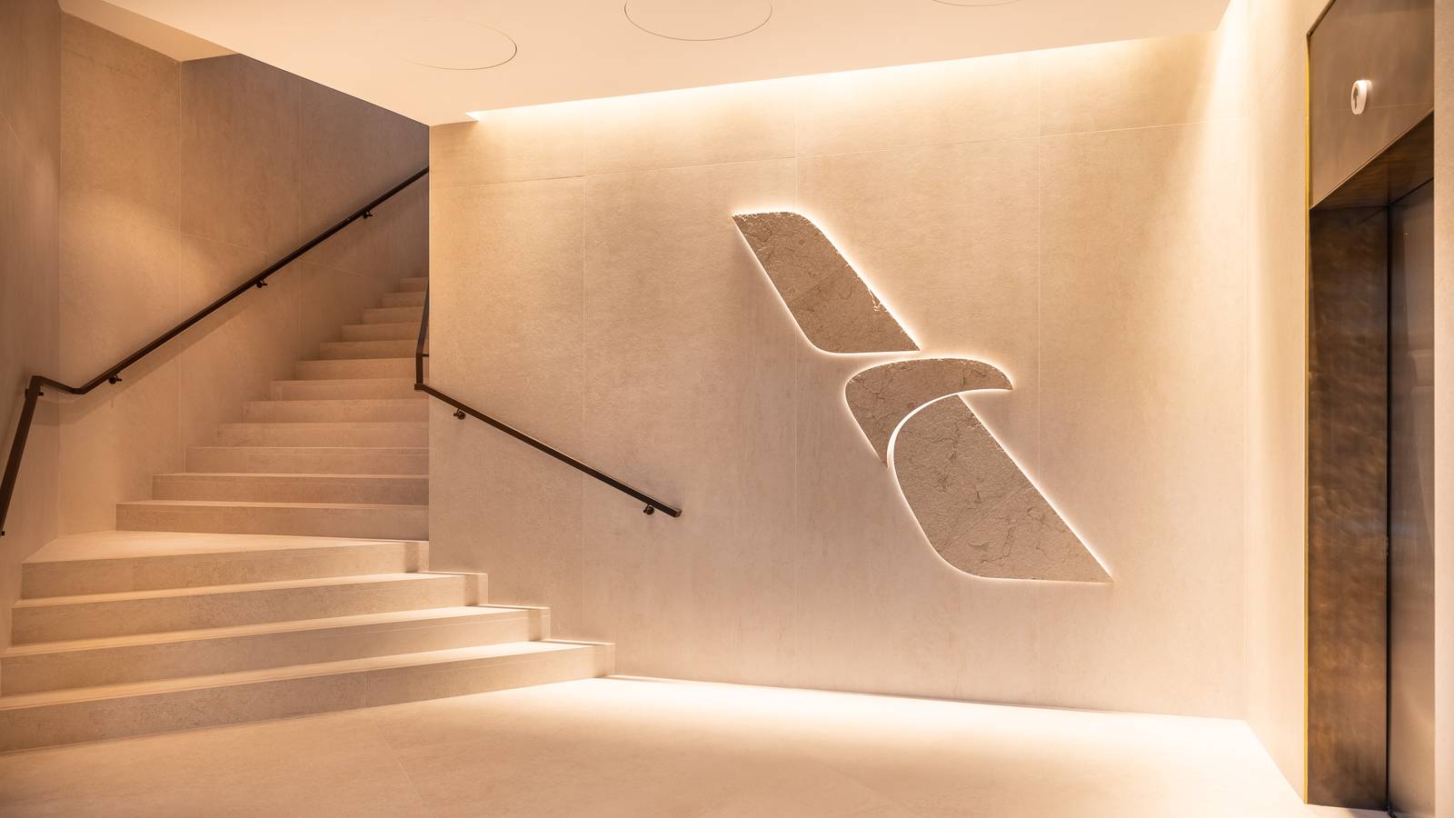 Visiting American Airlines' Admiral Club Airport Lounges Is Getting More Expensive