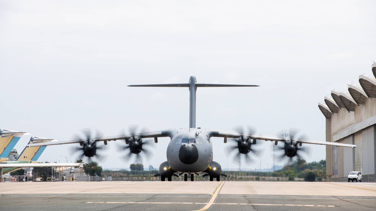 Cool: Airbus A400M Flies 22 Hours Non-Stop With Aerial Refueling