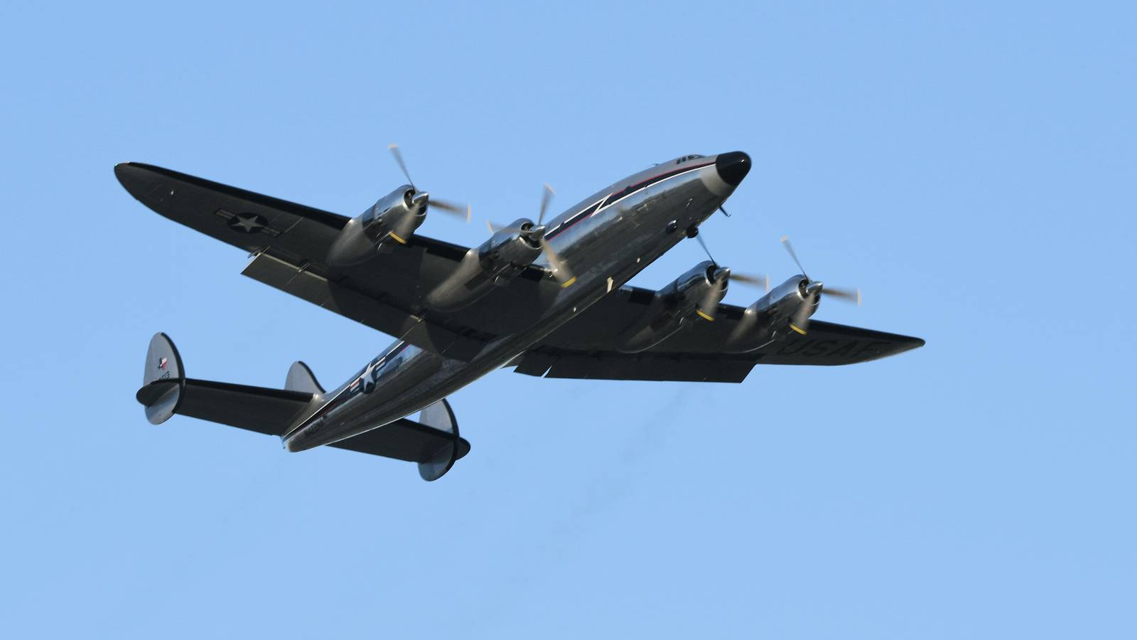 Coming To Oshkosh: The Lockheed Constellation