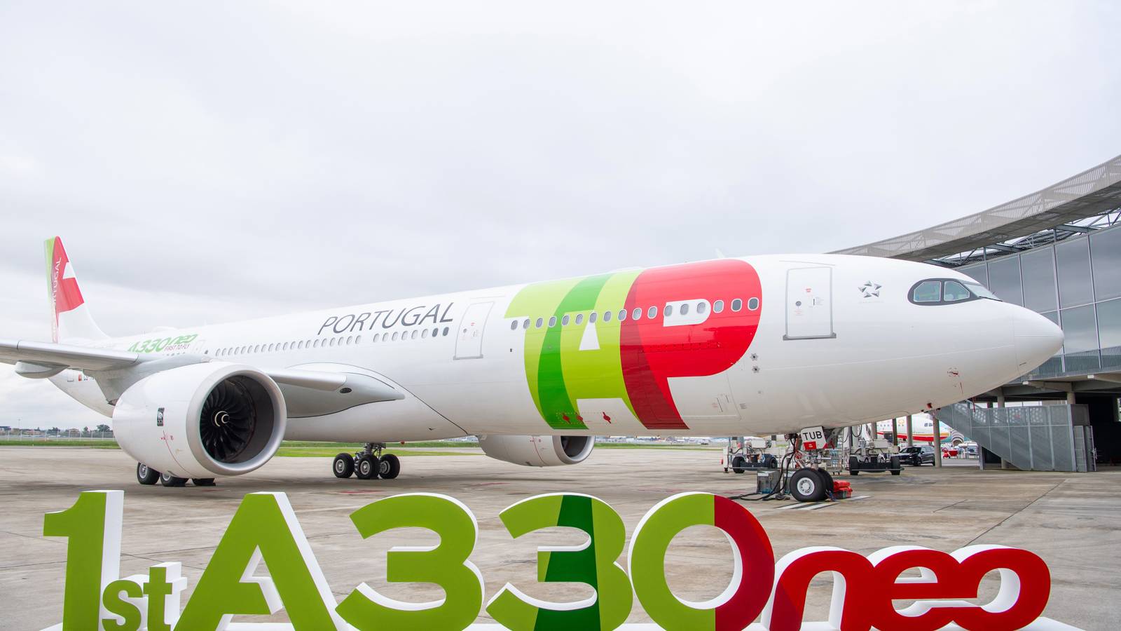 Why Airlines Like Being Launch Customers For New Plane Types