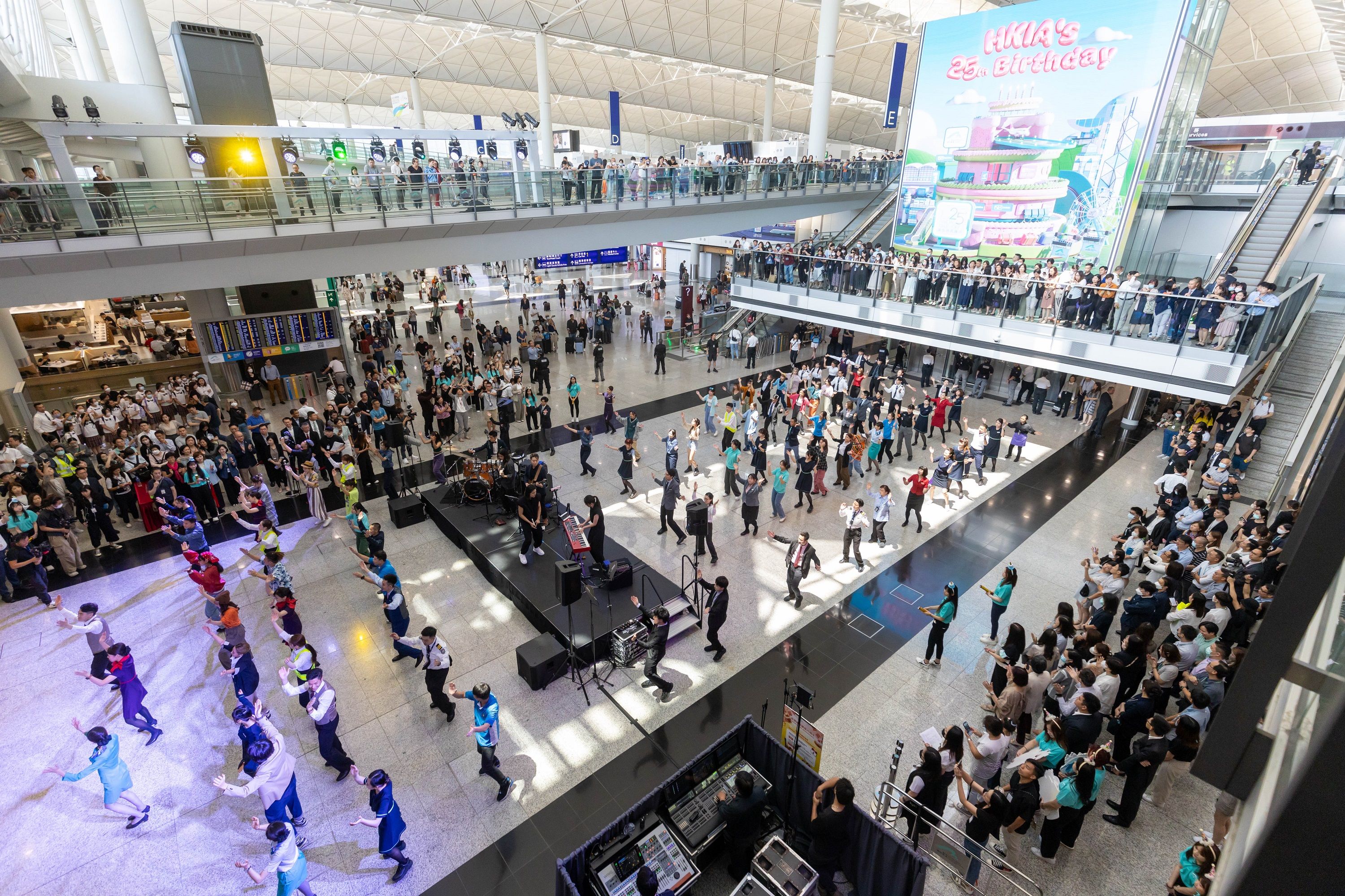 Hong Kong Airport Celebrates 25th Anniversary Giving Away 80,000 Tickets