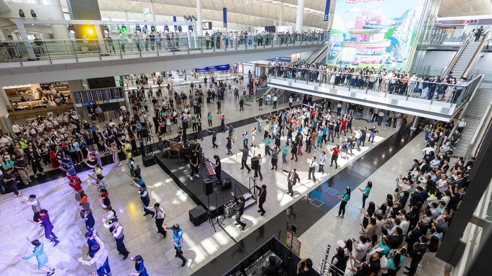 Hong Kong Airport Celebrates 25th Anniversary Giving Away 80,000 Tickets