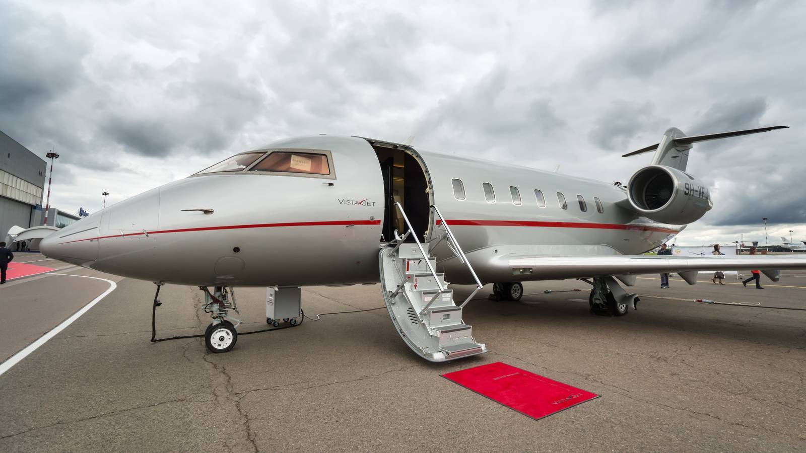 Top 5: The Coolest Aviation-Themed Music Videos