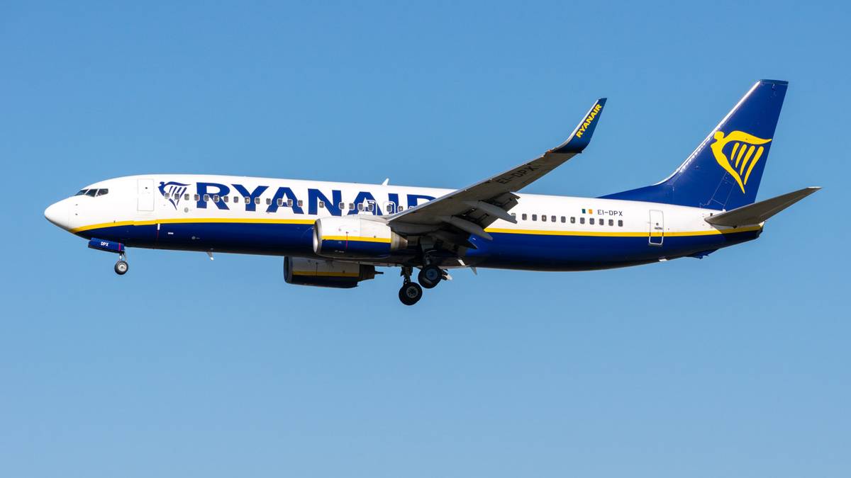 Why Do Some Airlines Rotate Their Aircraft Around Bases?