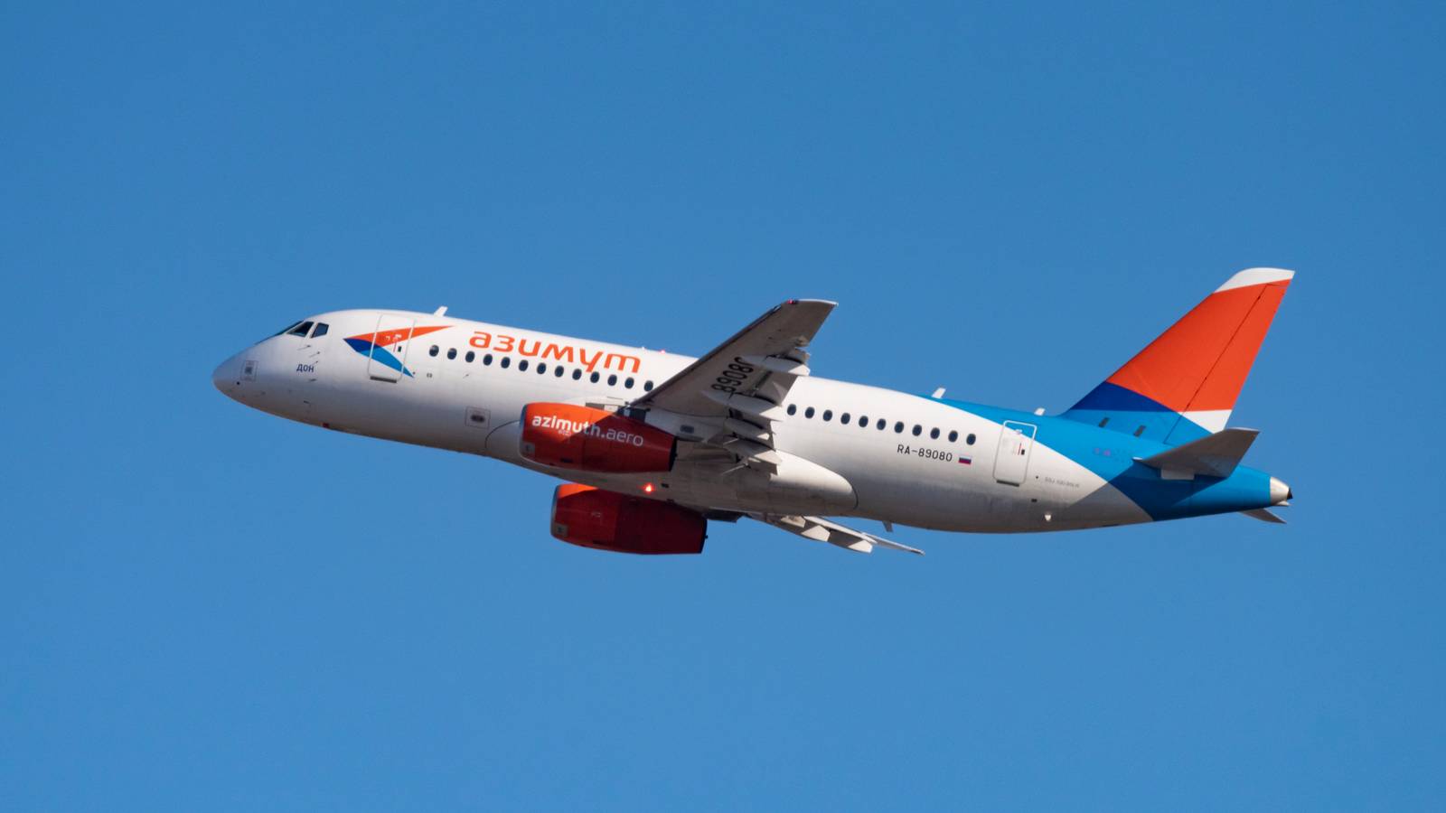 Azimuth Airlines Sukhoi Superjet 100 Loses Fan Cowls During Flight to Yerevan