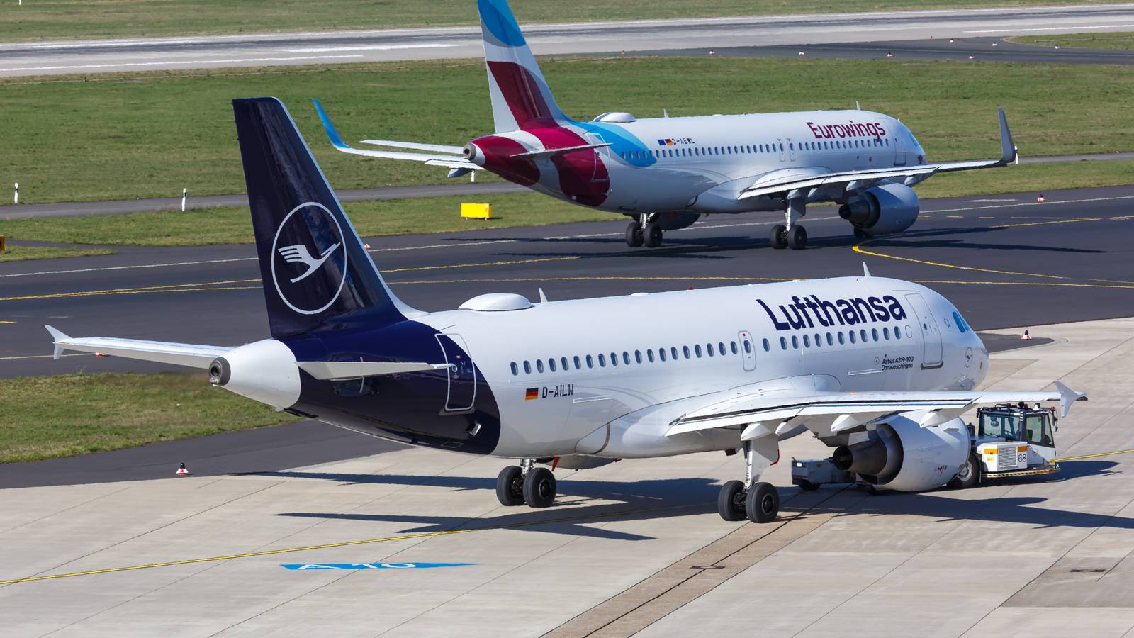 Climate Protesters Block Flight Movements In Hamburg & Dusseldorf