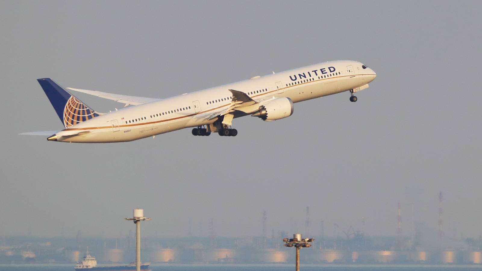 A US 1st: United Airlines Will Add Braille To Its Entire Fleet By 2026