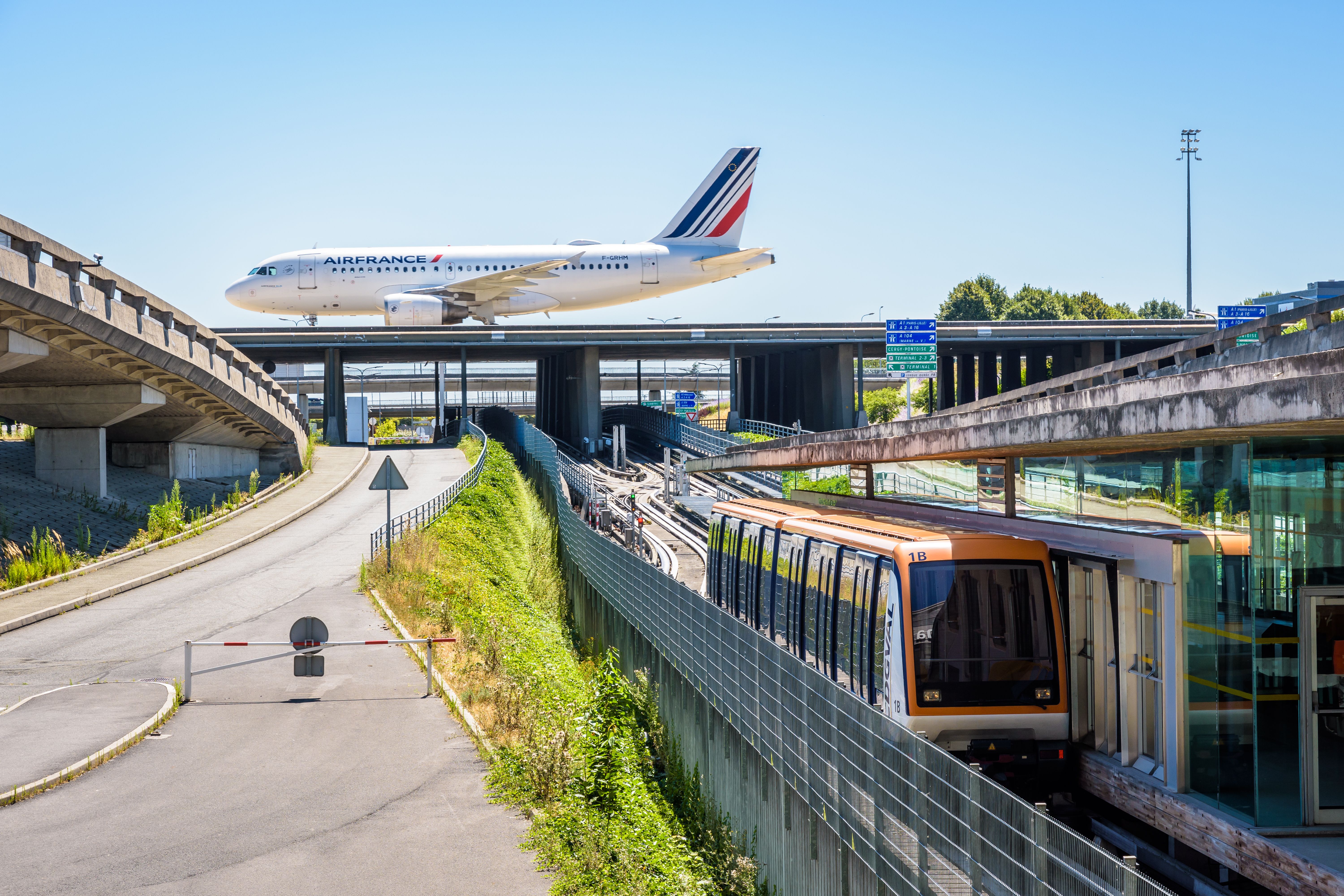 66 Million Visitors In 2022: Diving Into France's Passenger Segments