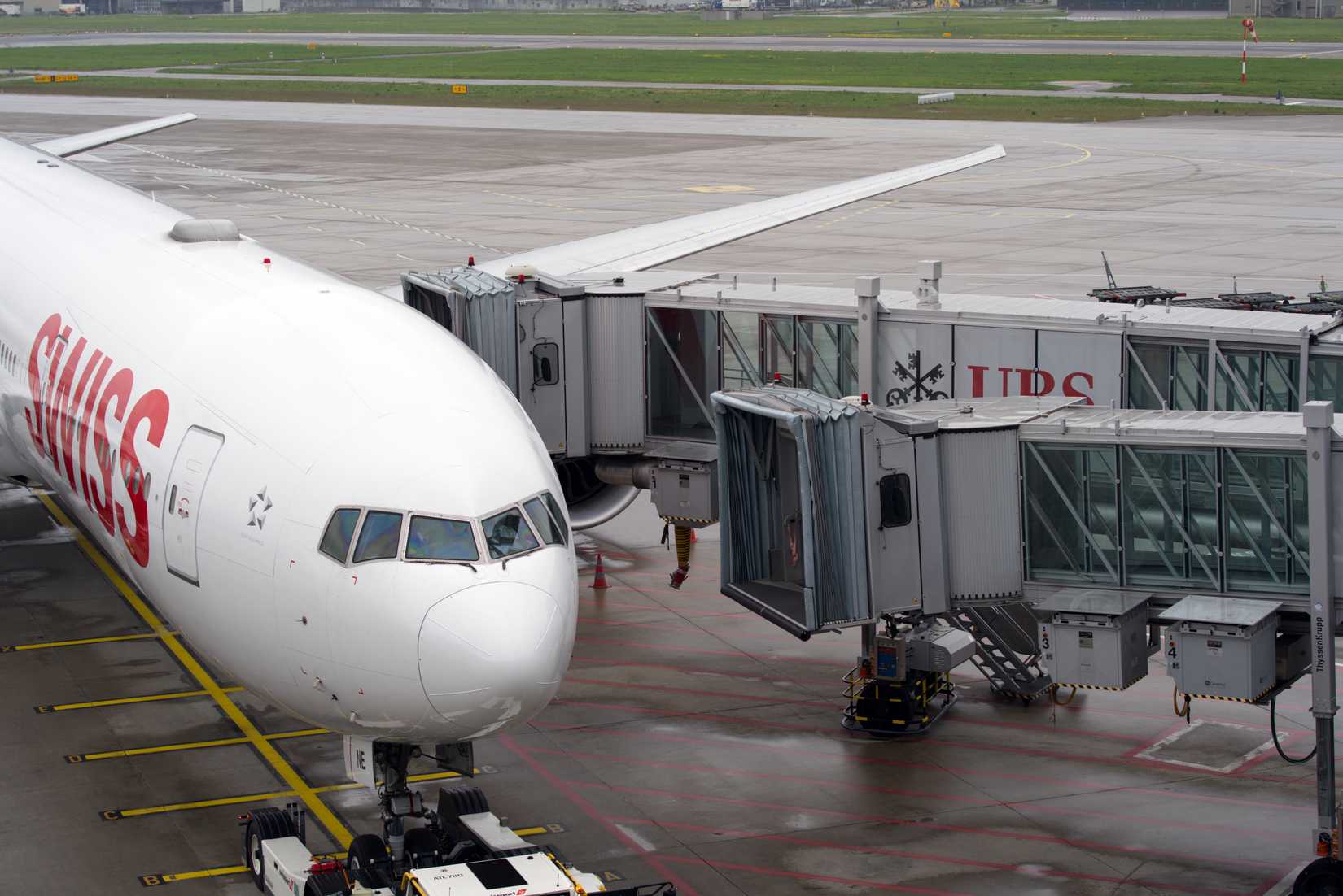 Swiss airplane Boeing 777-300 register HB-JNE