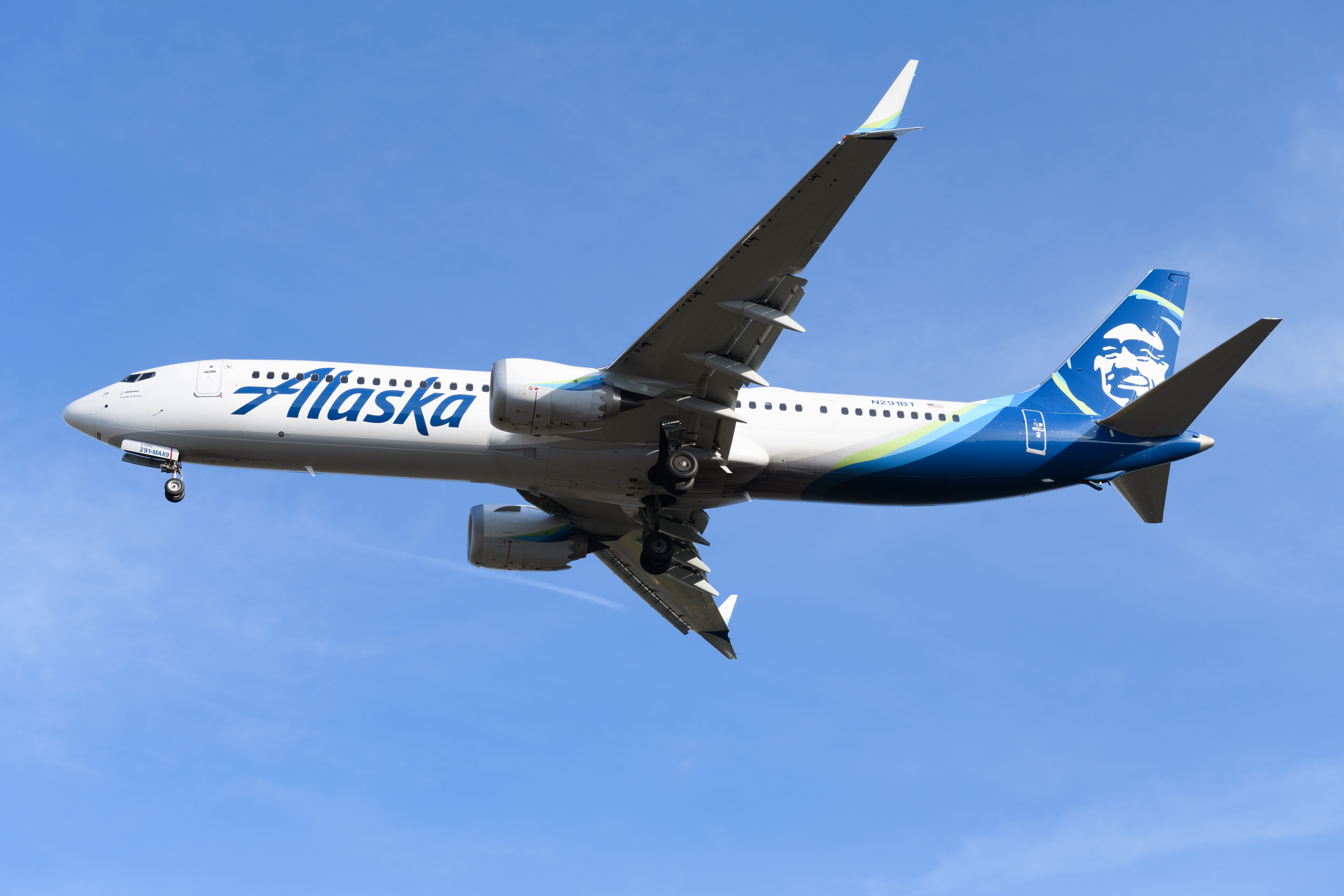 Alaska Airlines Boeing 737 Diverts Twice Amid Technical Issues
