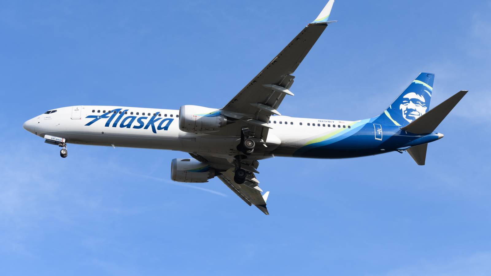 Alaska Airlines Boeing 737 Diverts Twice Amid Technical Issues