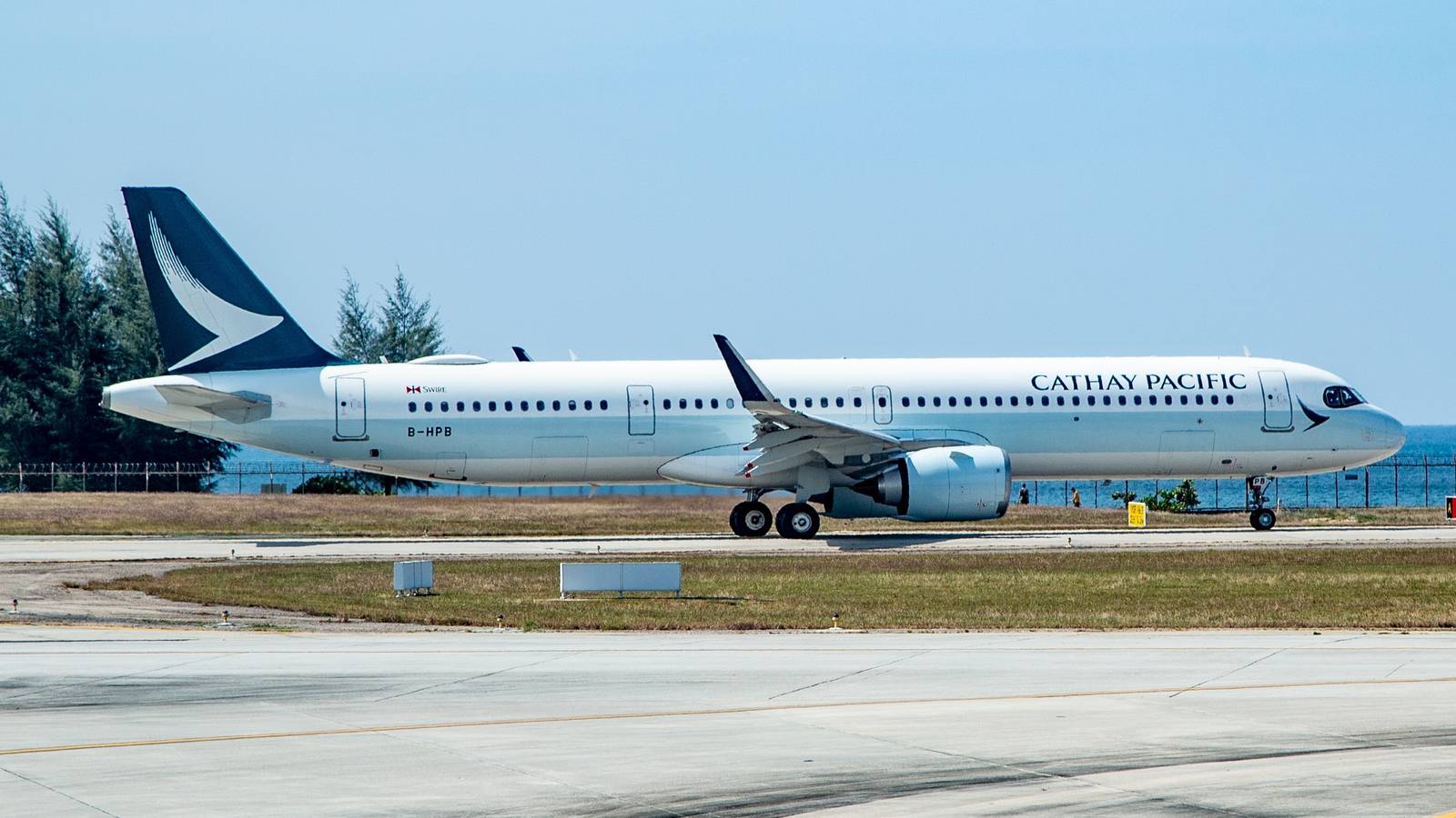 Cathay Pacific Celebrates First Cadet Pilot Class Since 2019
