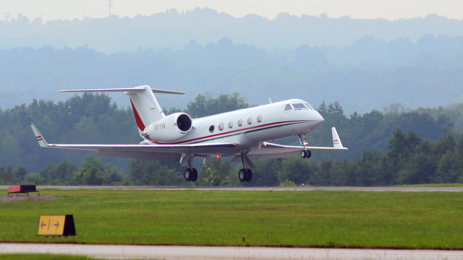 Top 7 Things To Eat On A Private Jet