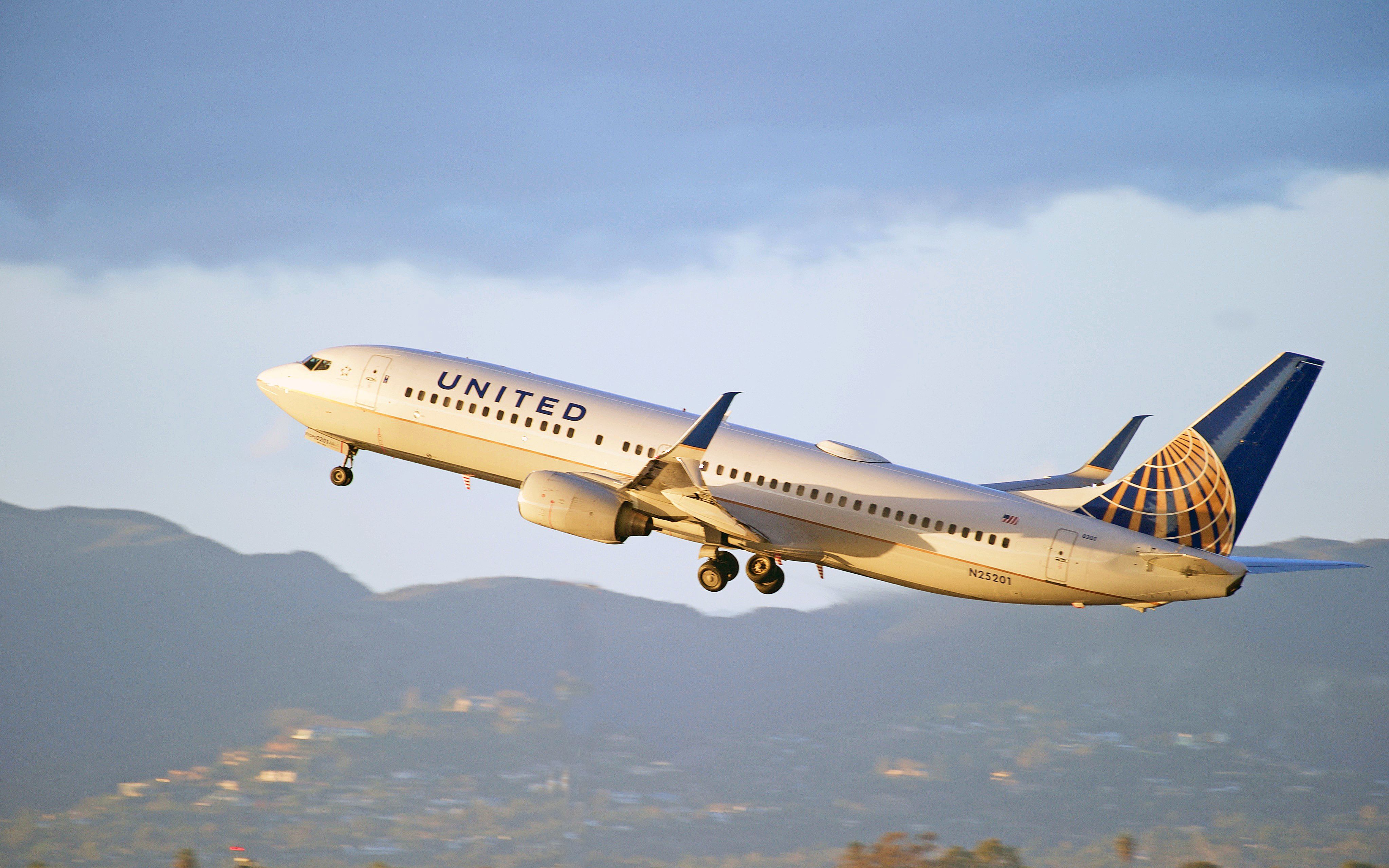 United Airlines Is Giving Disrupted Passengers 30,000 MileagePlus Points