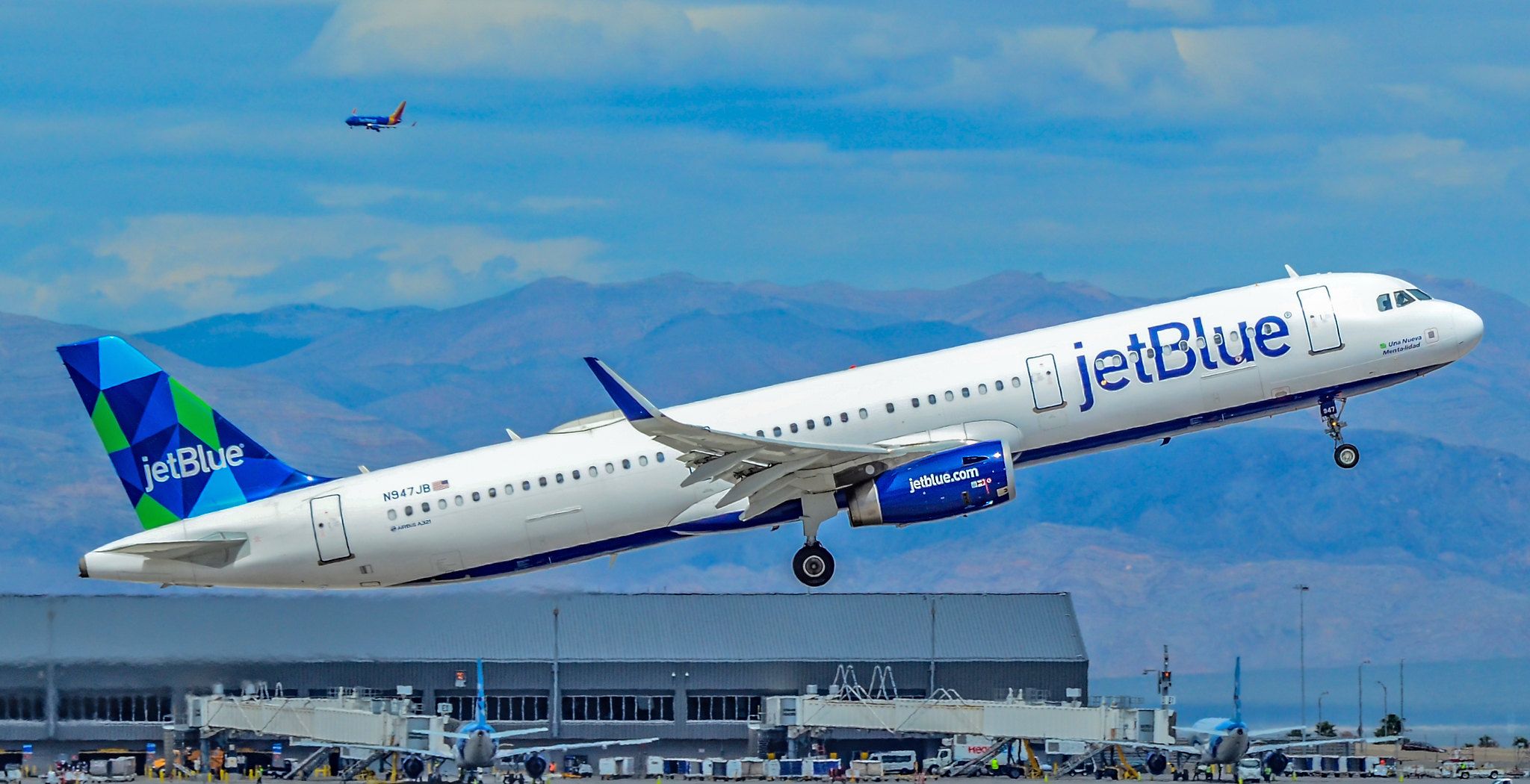 Which US Airlines Charge For Headphones?