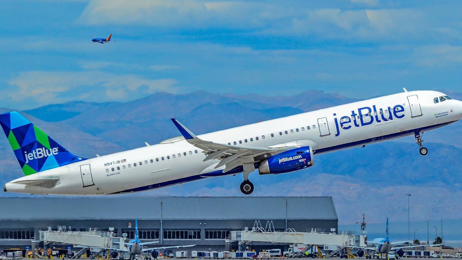 Which US Airlines Charge For Headphones?