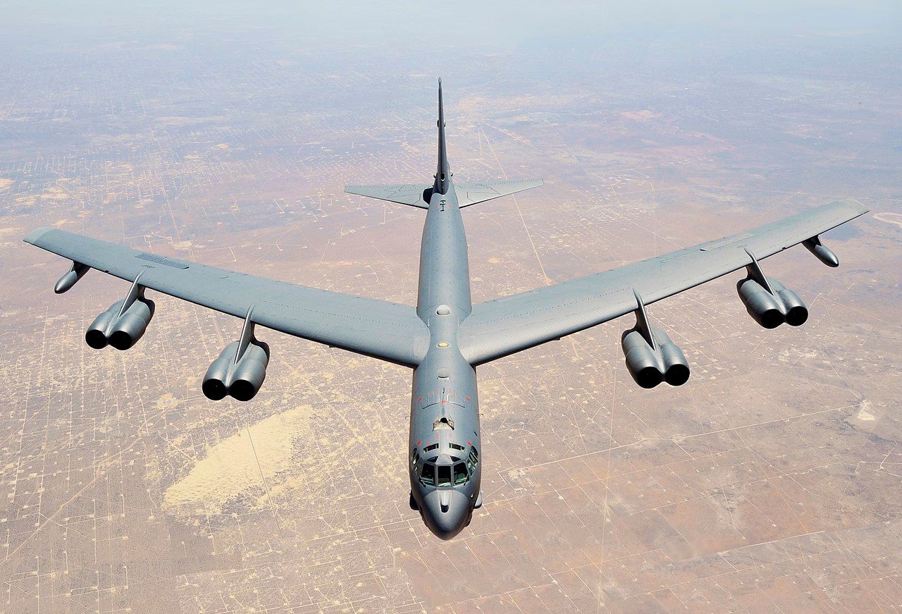 Unbelievable: How A Boeing B-52 Stratofortress Once Flew & Landed Without A Tail