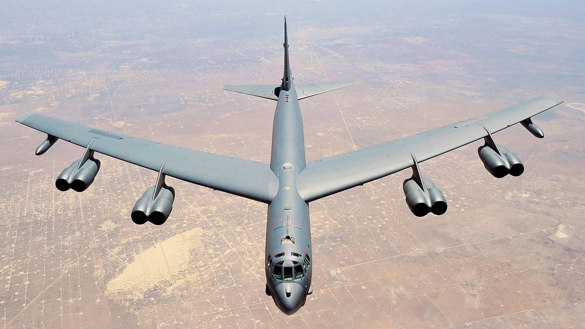 Unbelievable: How A Boeing B-52 Stratofortress Once Flew & Landed Without A Tail