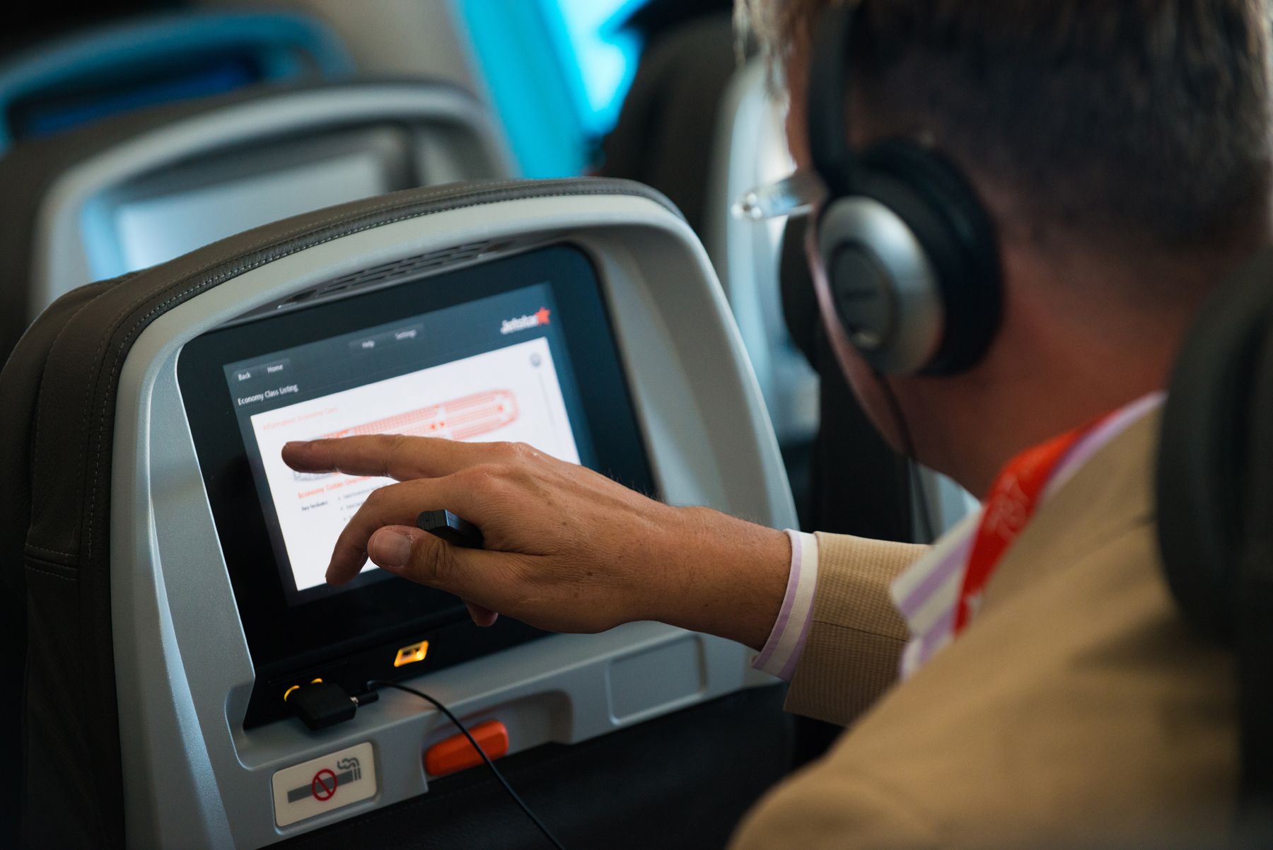 5 Of The Best Noise-Canceling Headphone Models For Passengers Looking To Travel In Peace