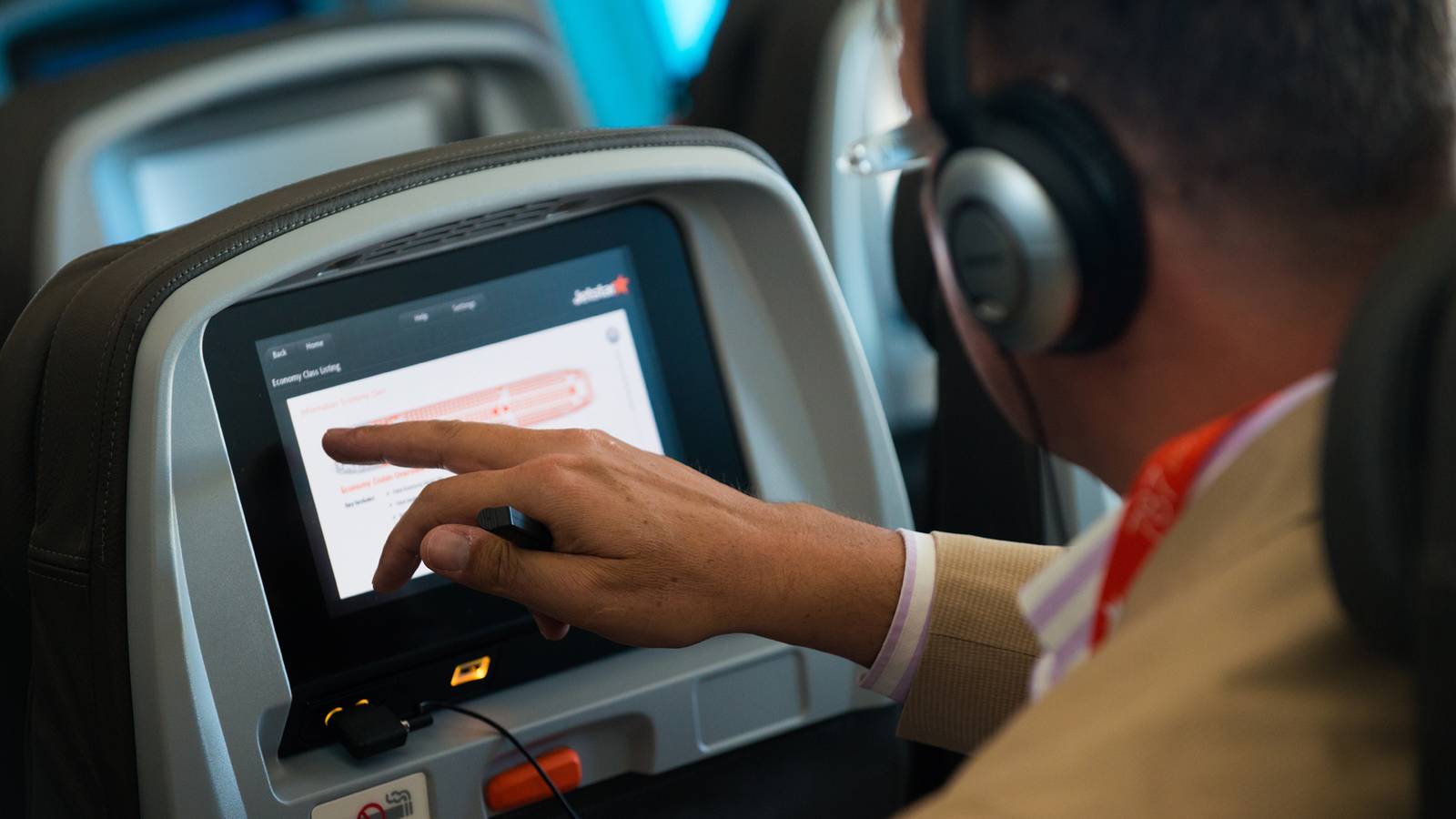 5 Of The Best Noise-Canceling Headphone Models For Passengers Looking To Travel In Peace