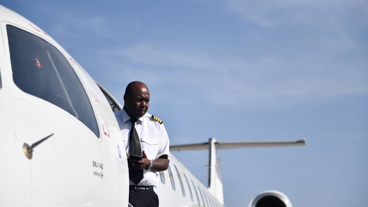 Do Private Jet Owners Have Their Own Pilots?