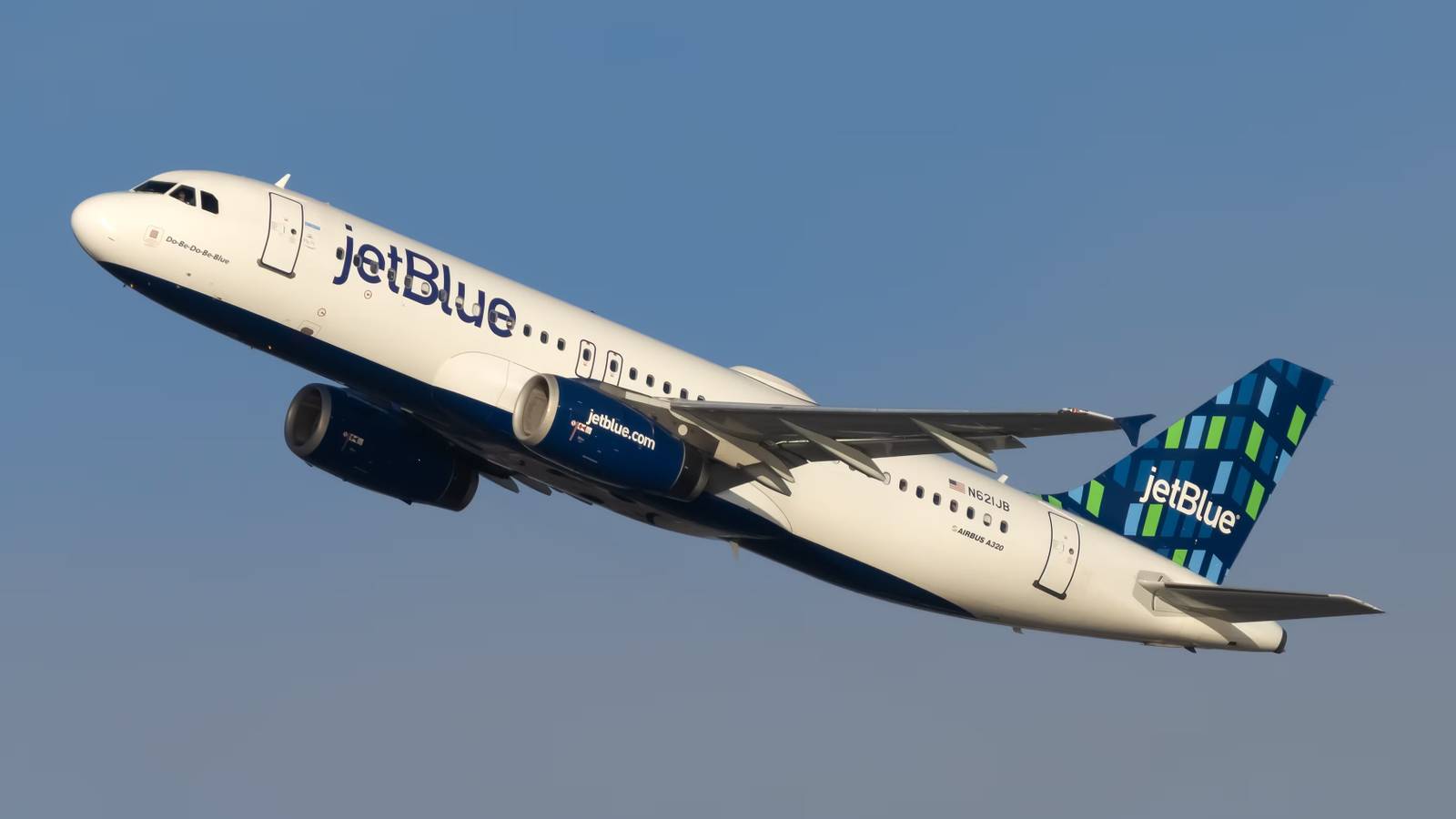 How JetBlue Perfected The Hybrid Airline Model
