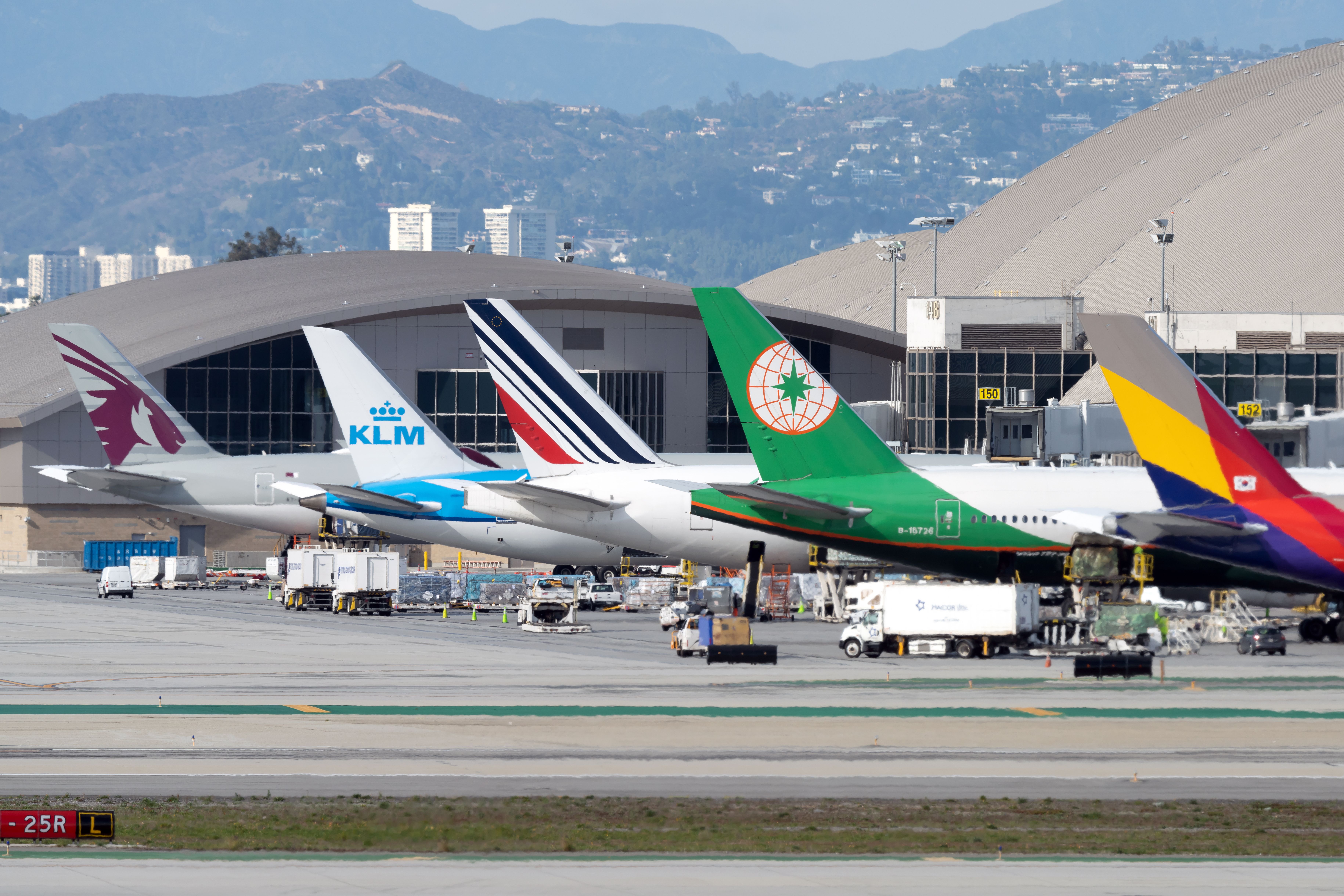 Los Angeles Area Airports Experience Increase In Passenger Numbers