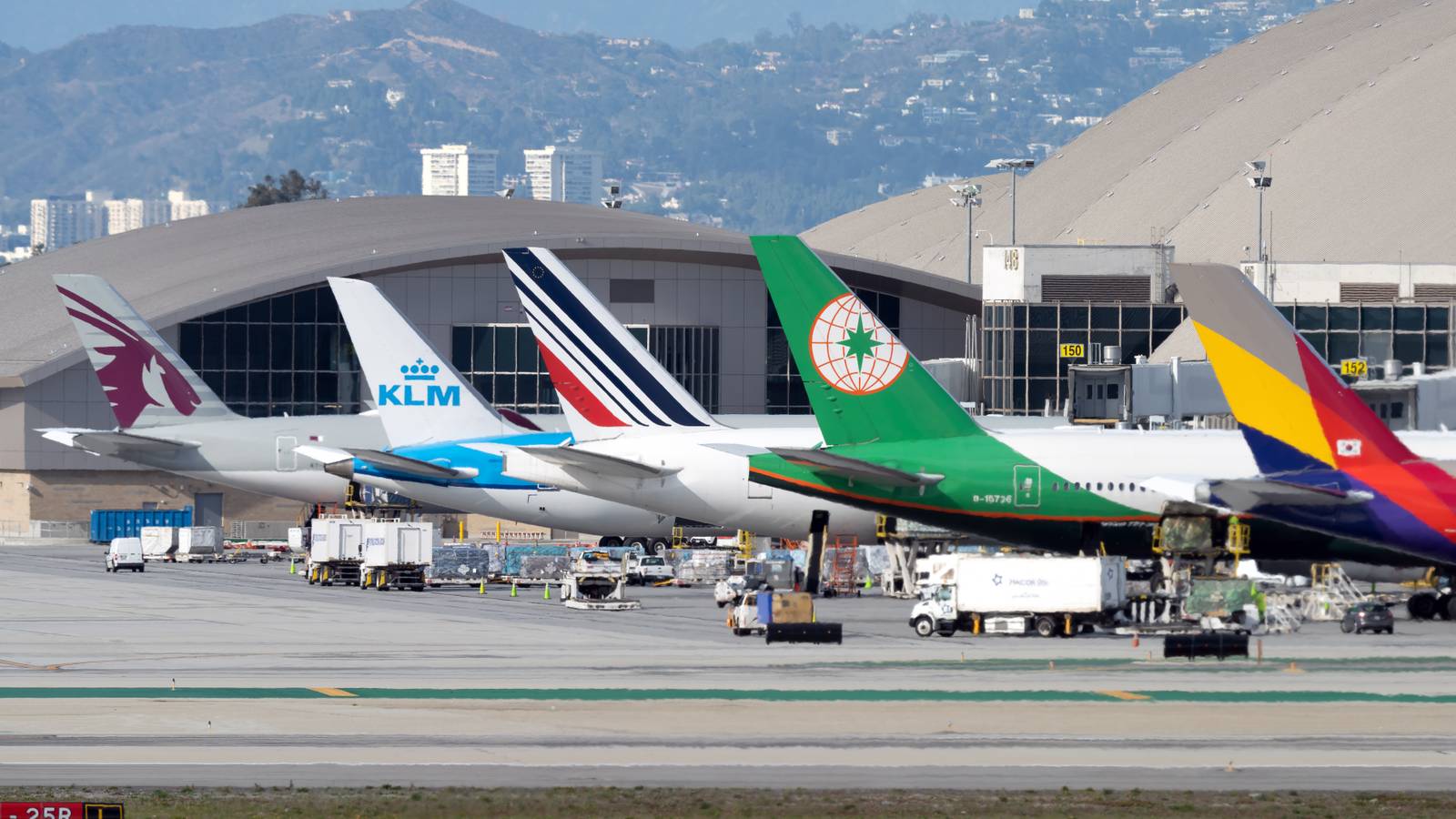 Los Angeles Area Airports Experience Increase In Passenger Numbers