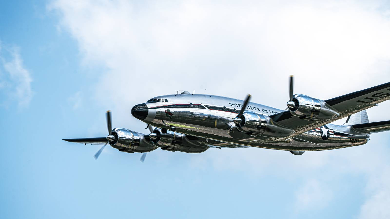 Lockheed C-121A Constellation 'Bataan' Makes An Appearance At EAA ...