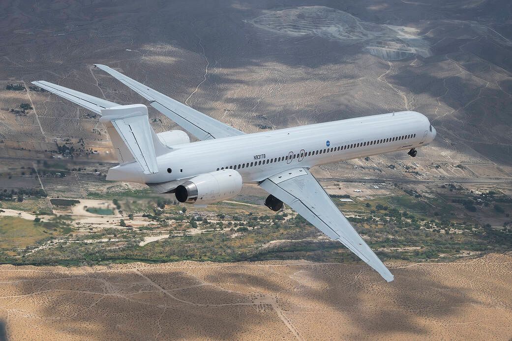 MD-90 en route to Palmdale