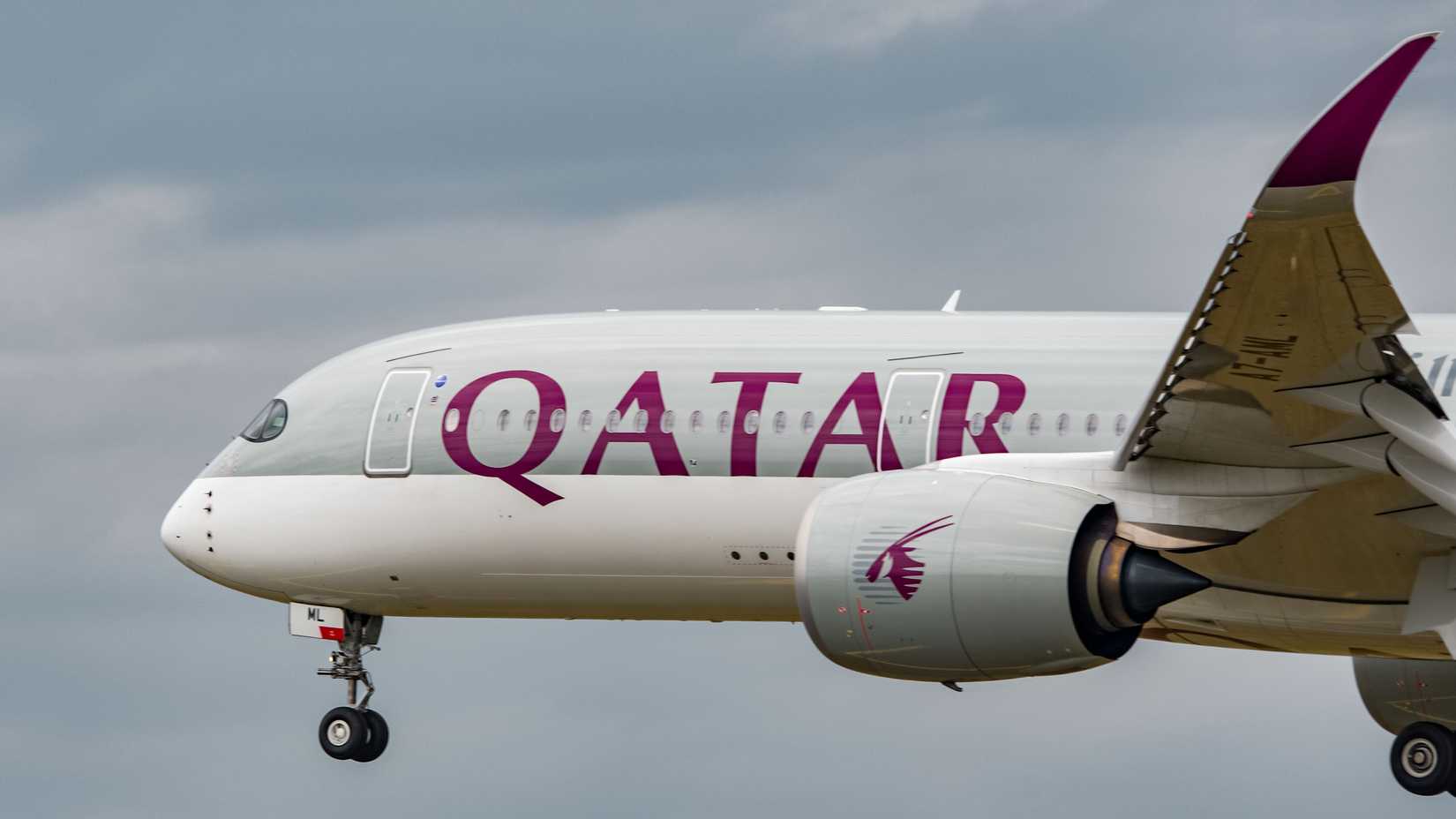 Qatar Airways A350-900 on final approach