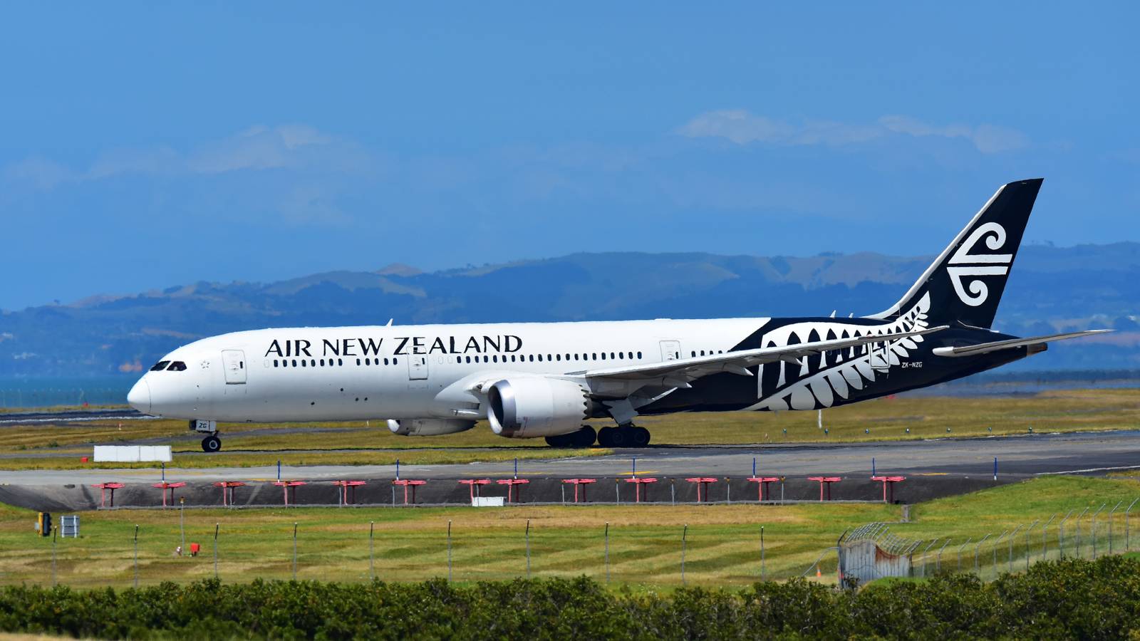 Air New Zealand Passenger Removed From Flight In Auckland For Security Risk
