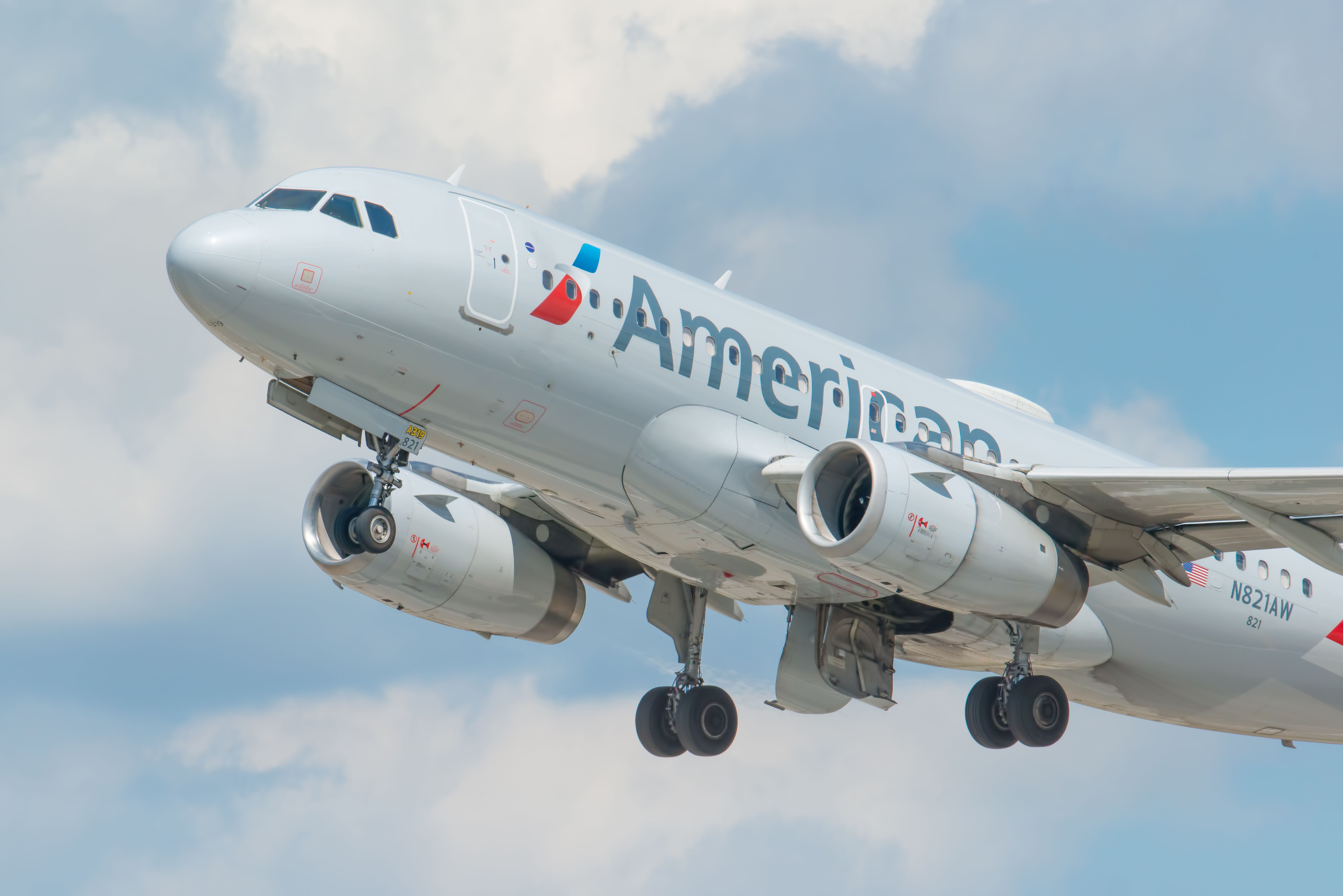 American Airlines Airbus A319 Returns To Memphis After Crew Shuts Engine Down
