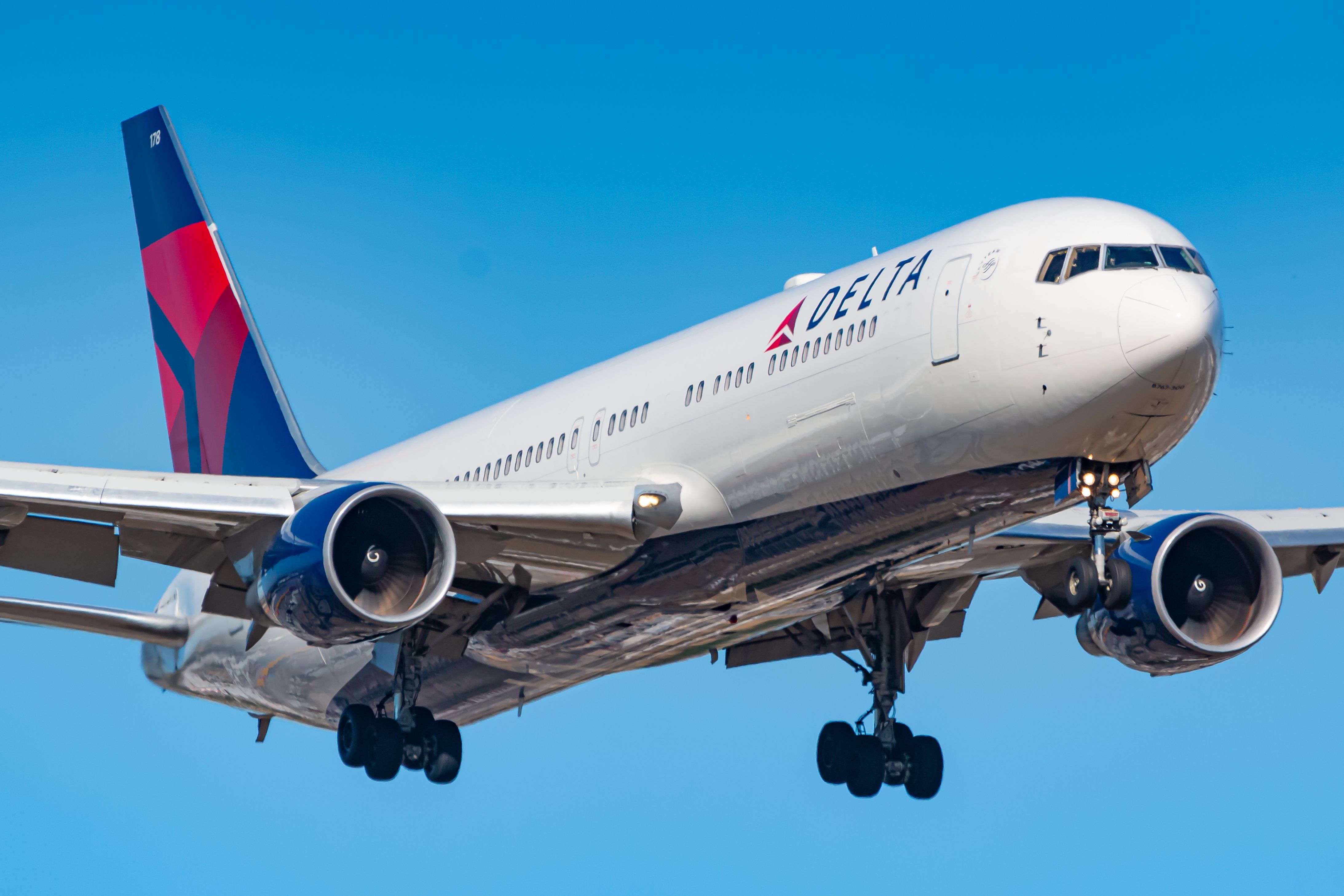 What Are The Oldest Planes In Delta Air Lines' Fleet?